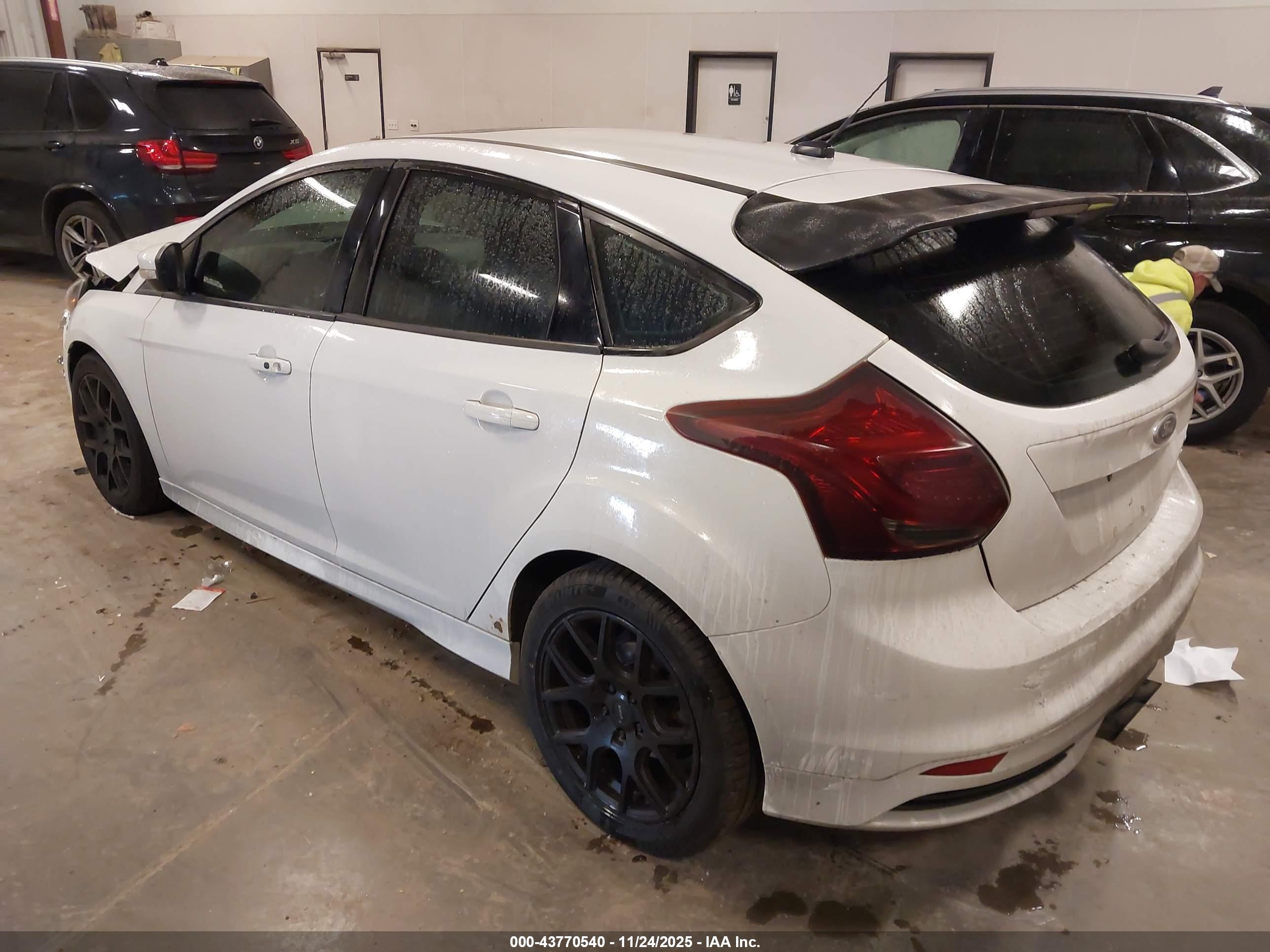 FORD FOCUS image 3