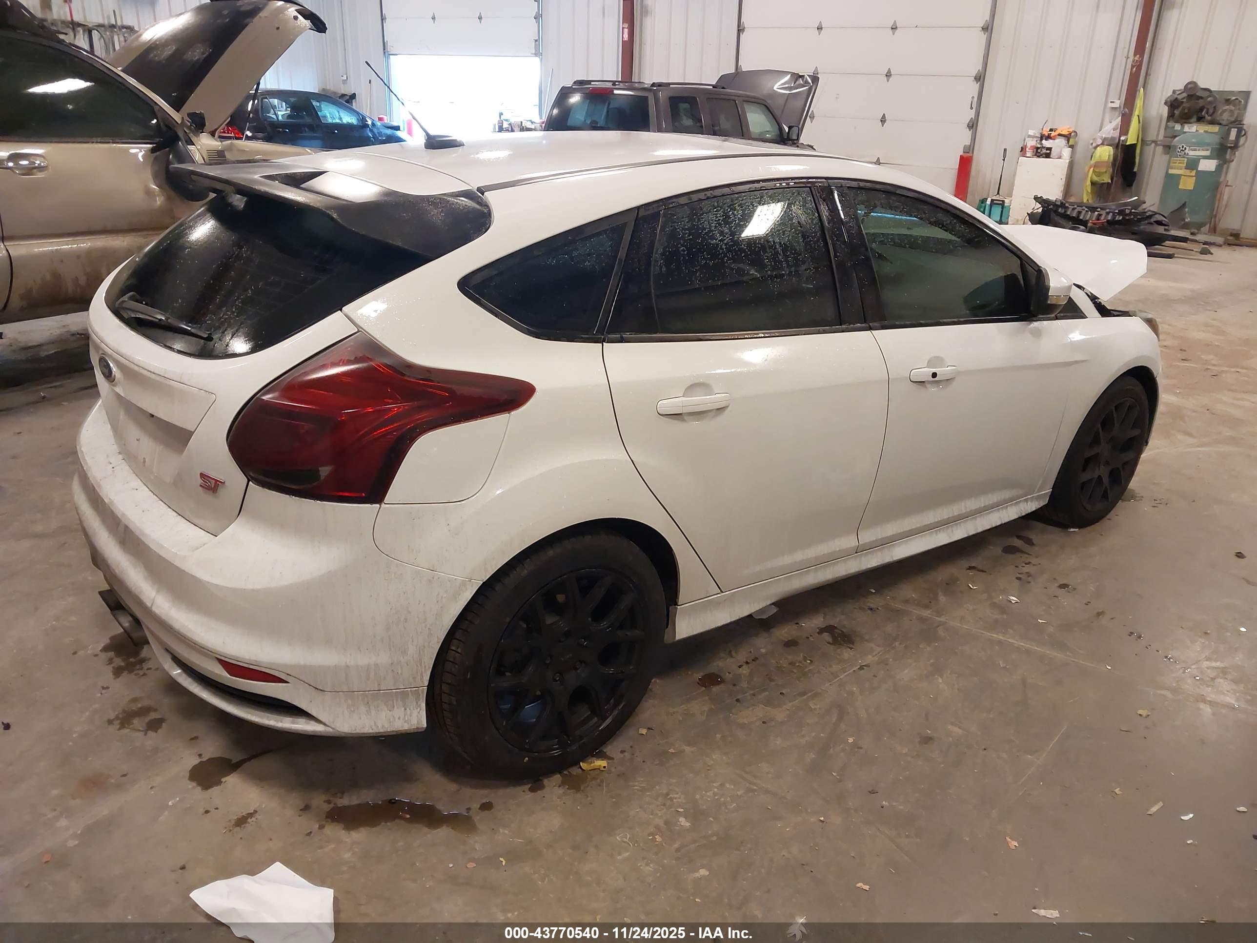FORD FOCUS image 4