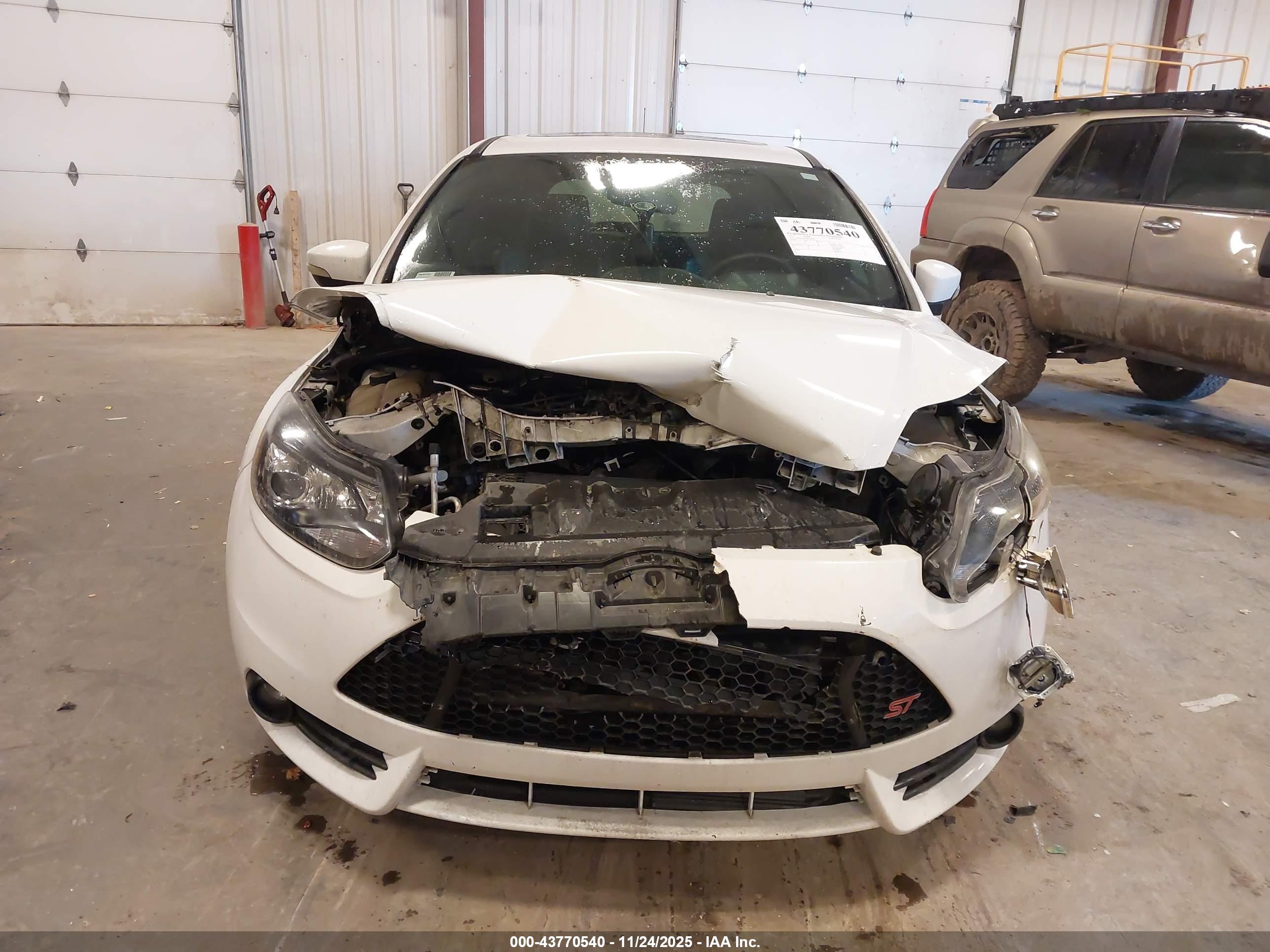 FORD FOCUS image 6