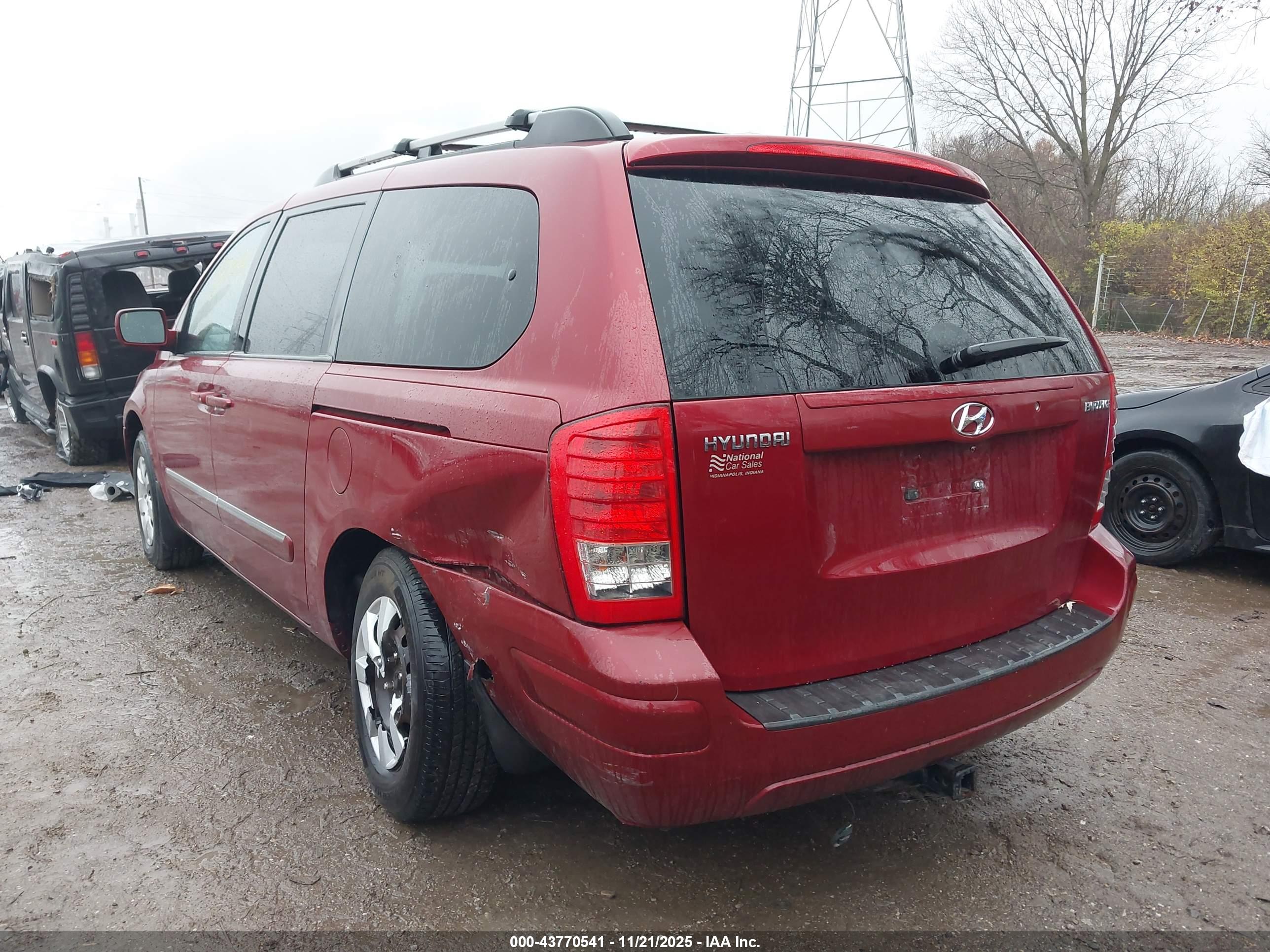 HYUNDAI ENTOURAGE image 6