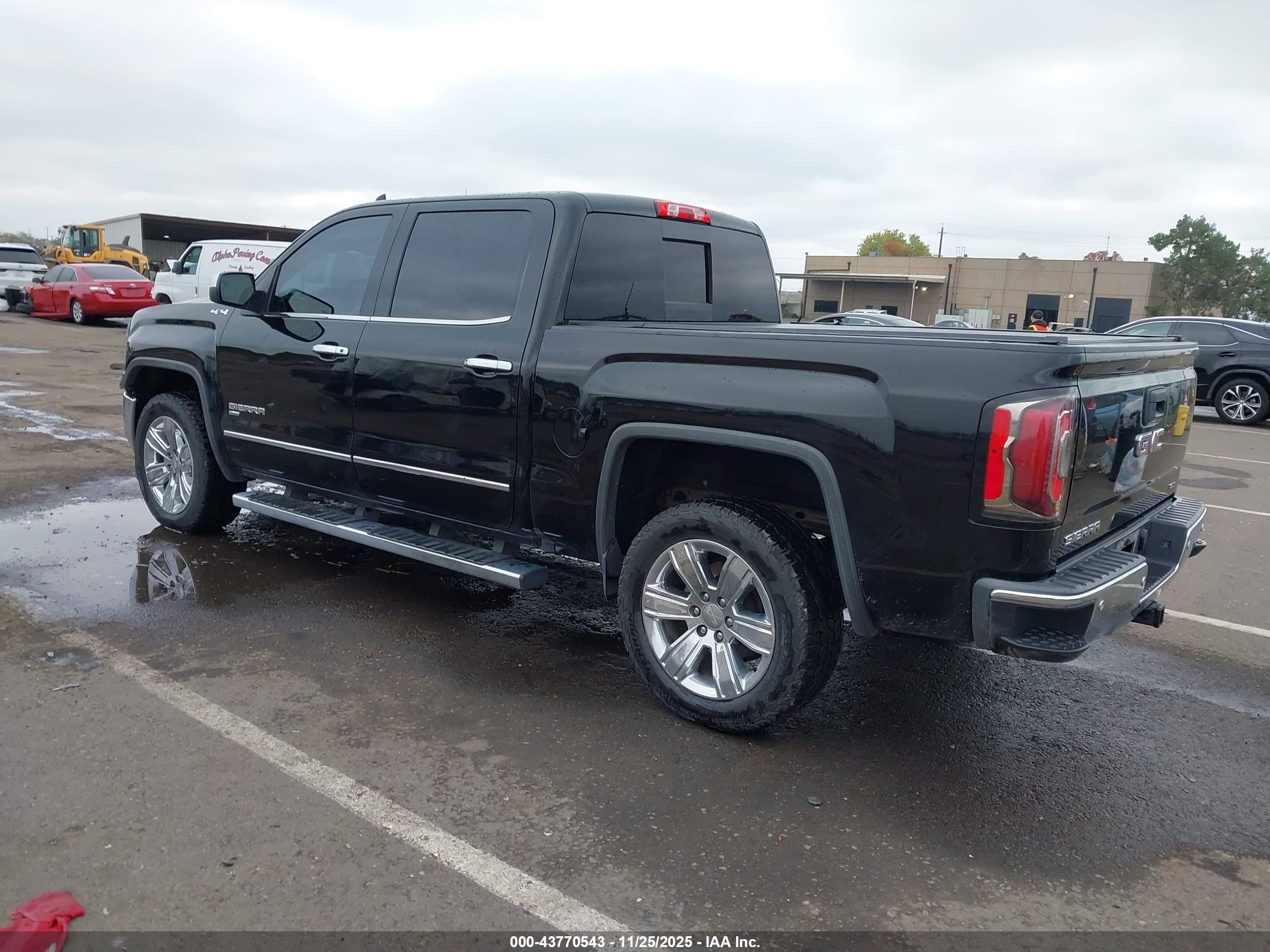 GMC SIERRA image 3
