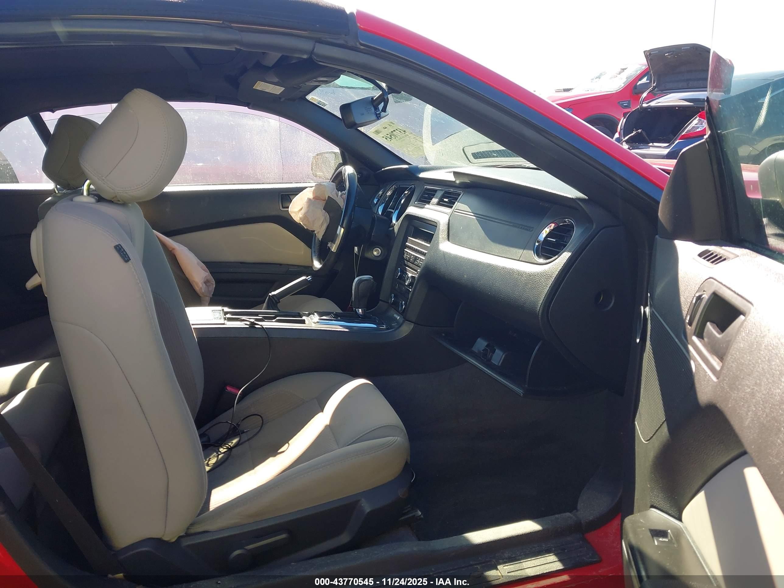 FORD MUSTANG image 5
