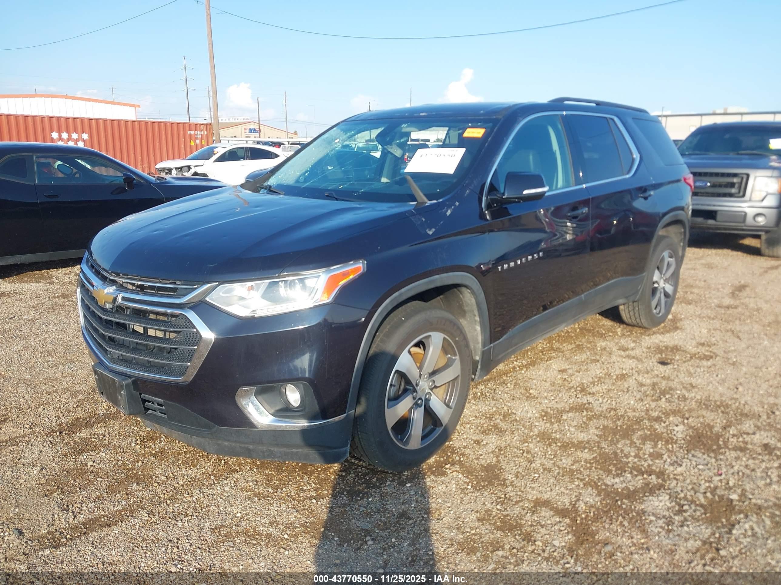 CHEVROLET TRAVERSE image 2