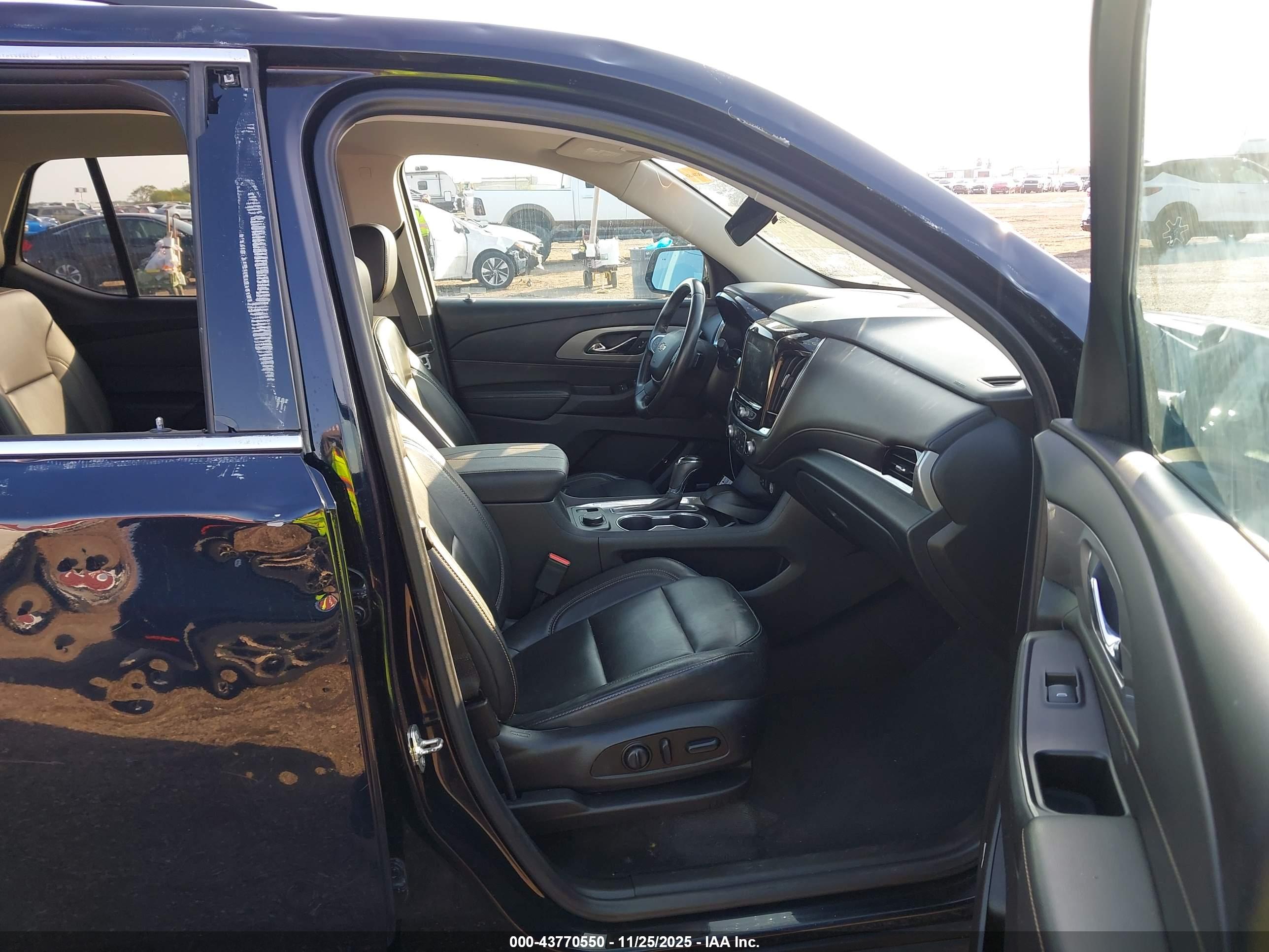 CHEVROLET TRAVERSE image 5