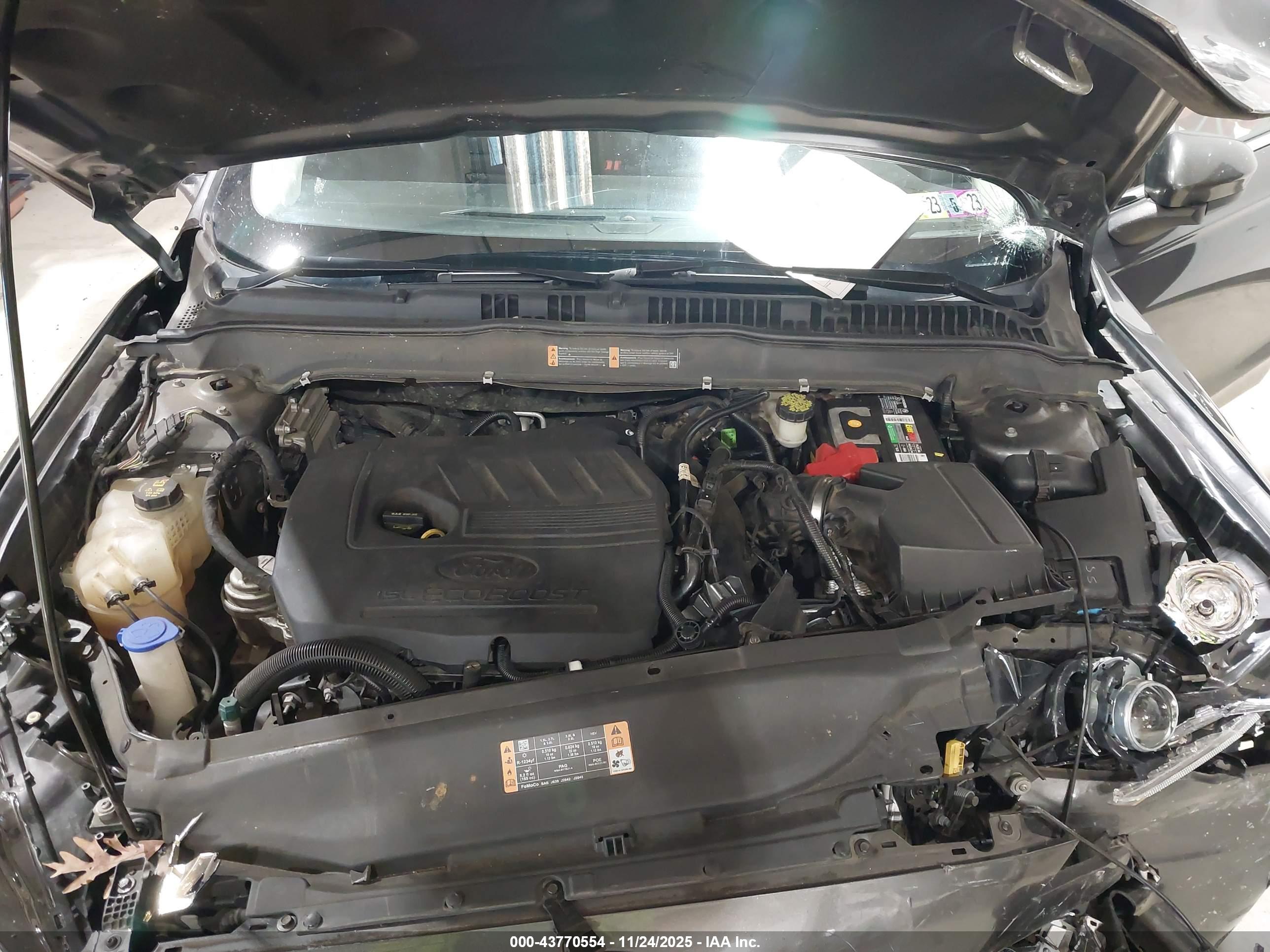 FORD FUSION image 10