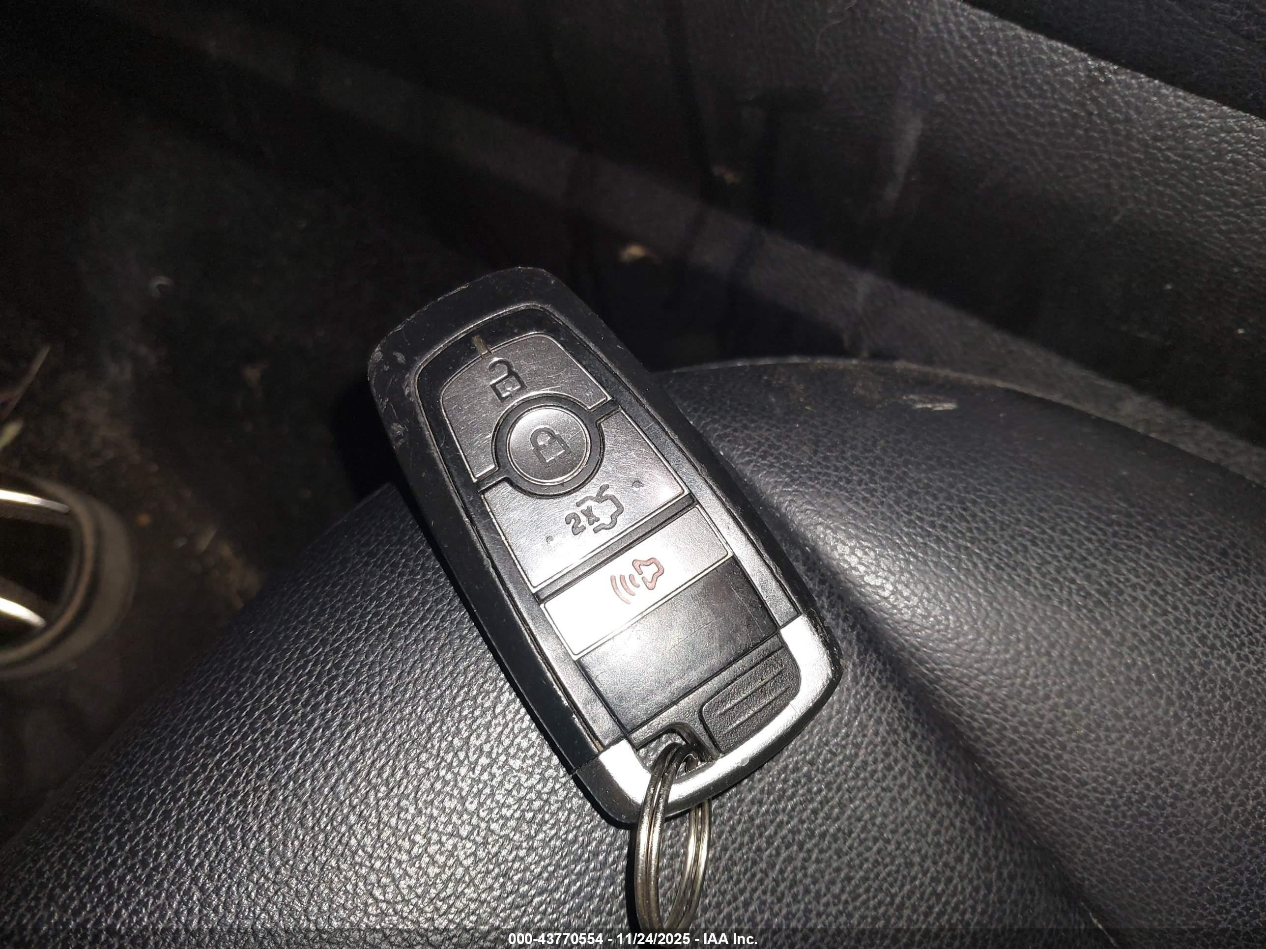 FORD FUSION image 11