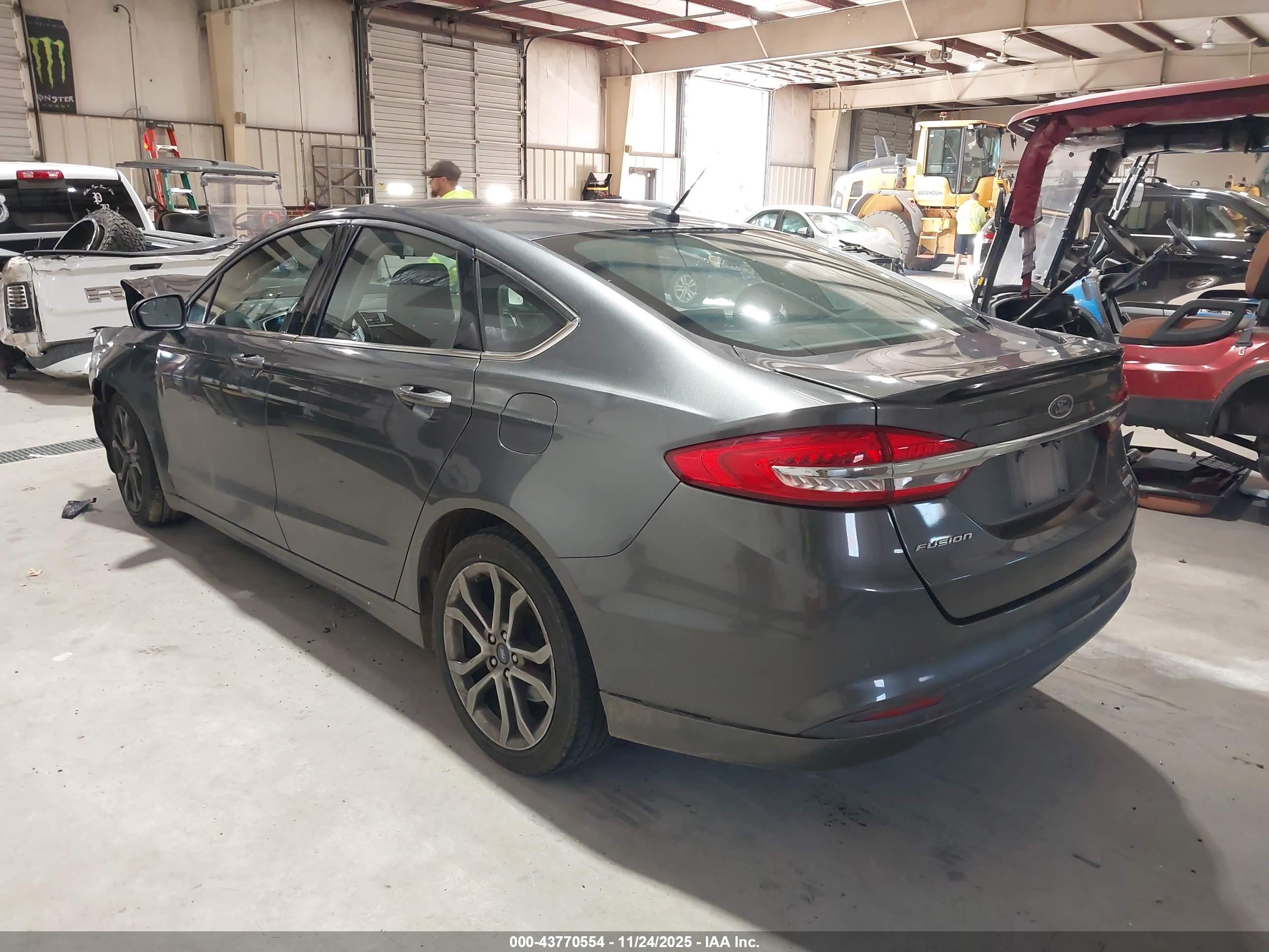 FORD FUSION image 3