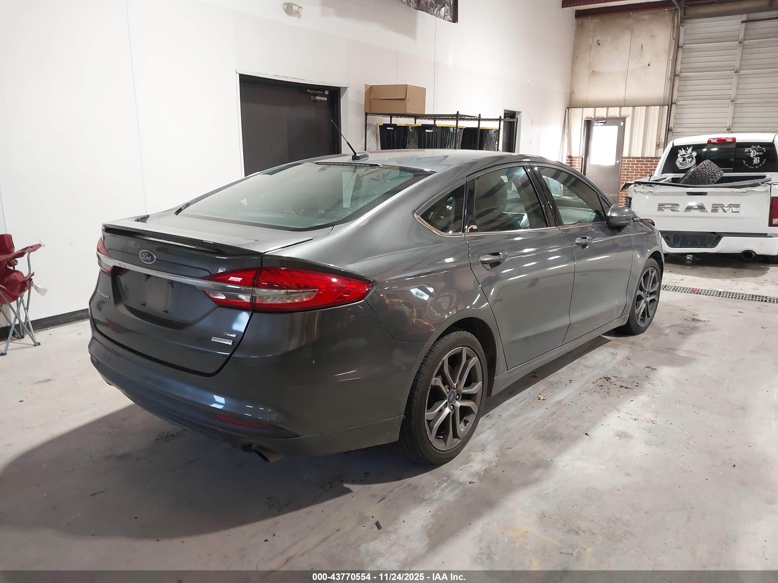 FORD FUSION image 4