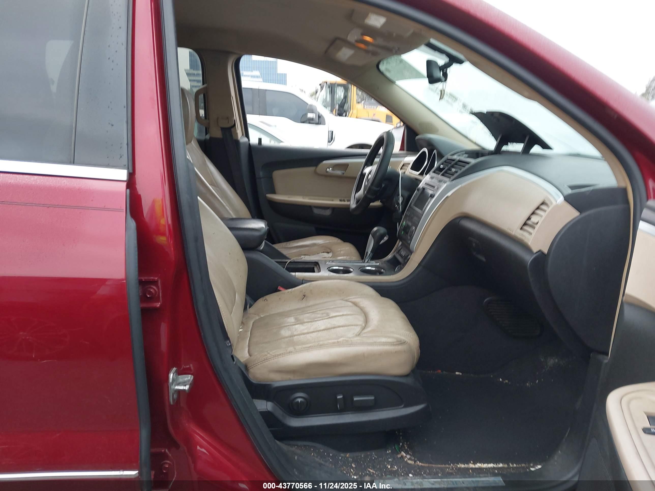 CHEVROLET TRAVERSE image 5