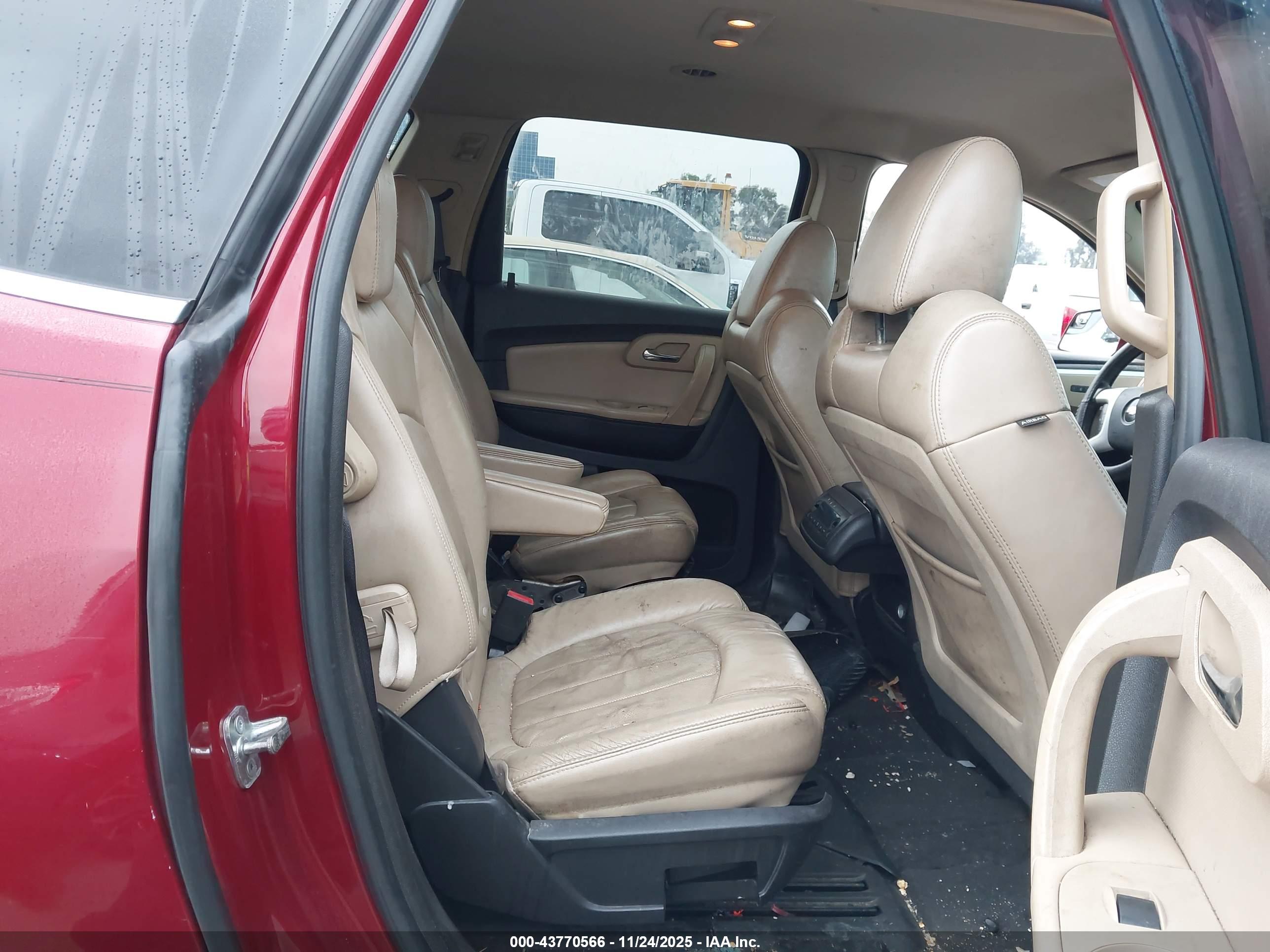 CHEVROLET TRAVERSE image 8