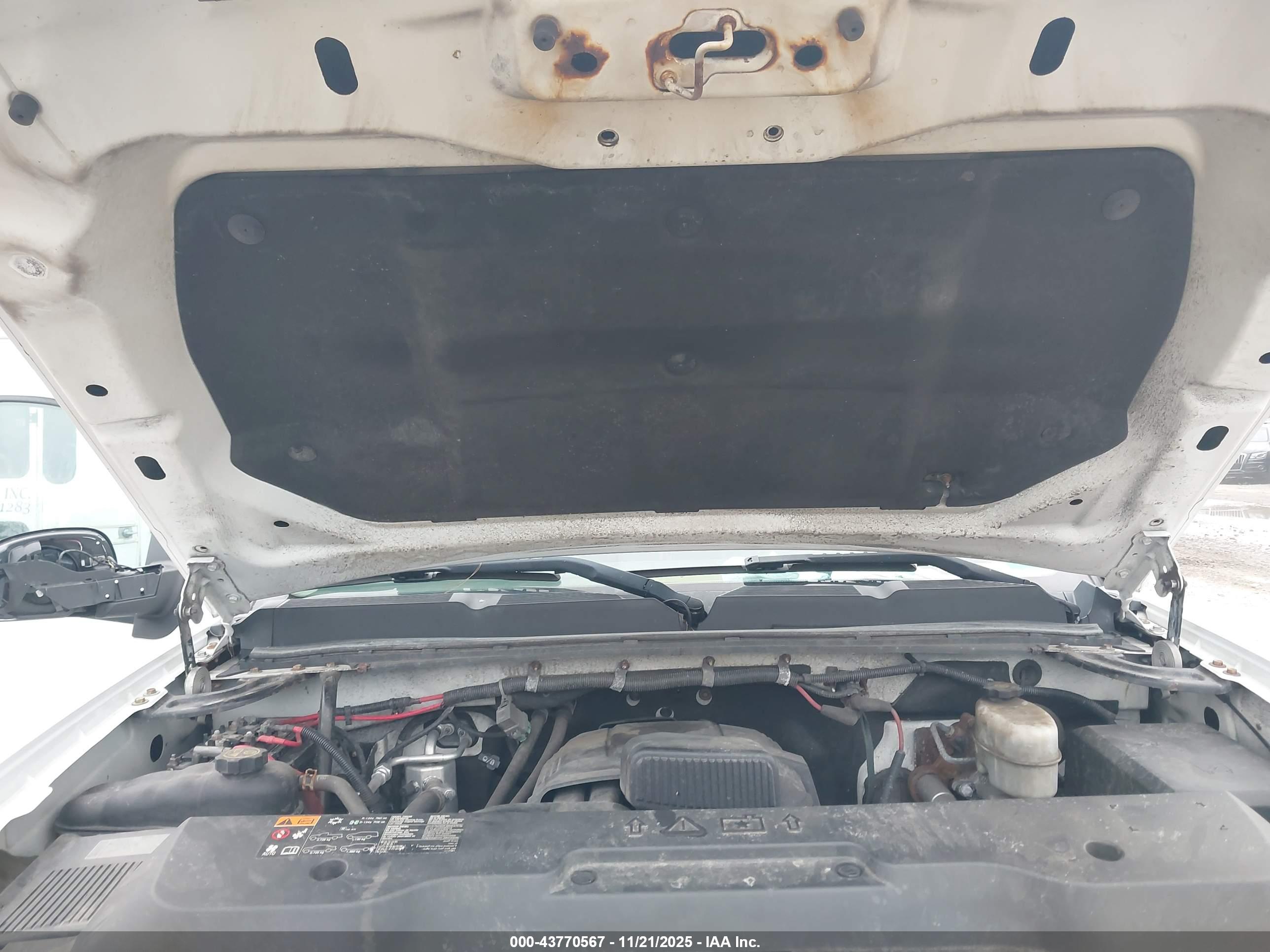 CHEVROLET SILVERADO image 10