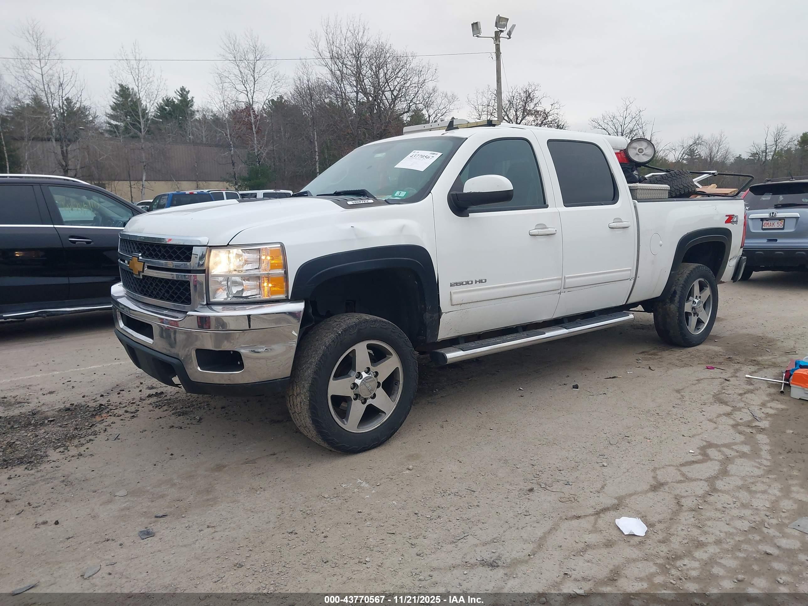 CHEVROLET SILVERADO image 2