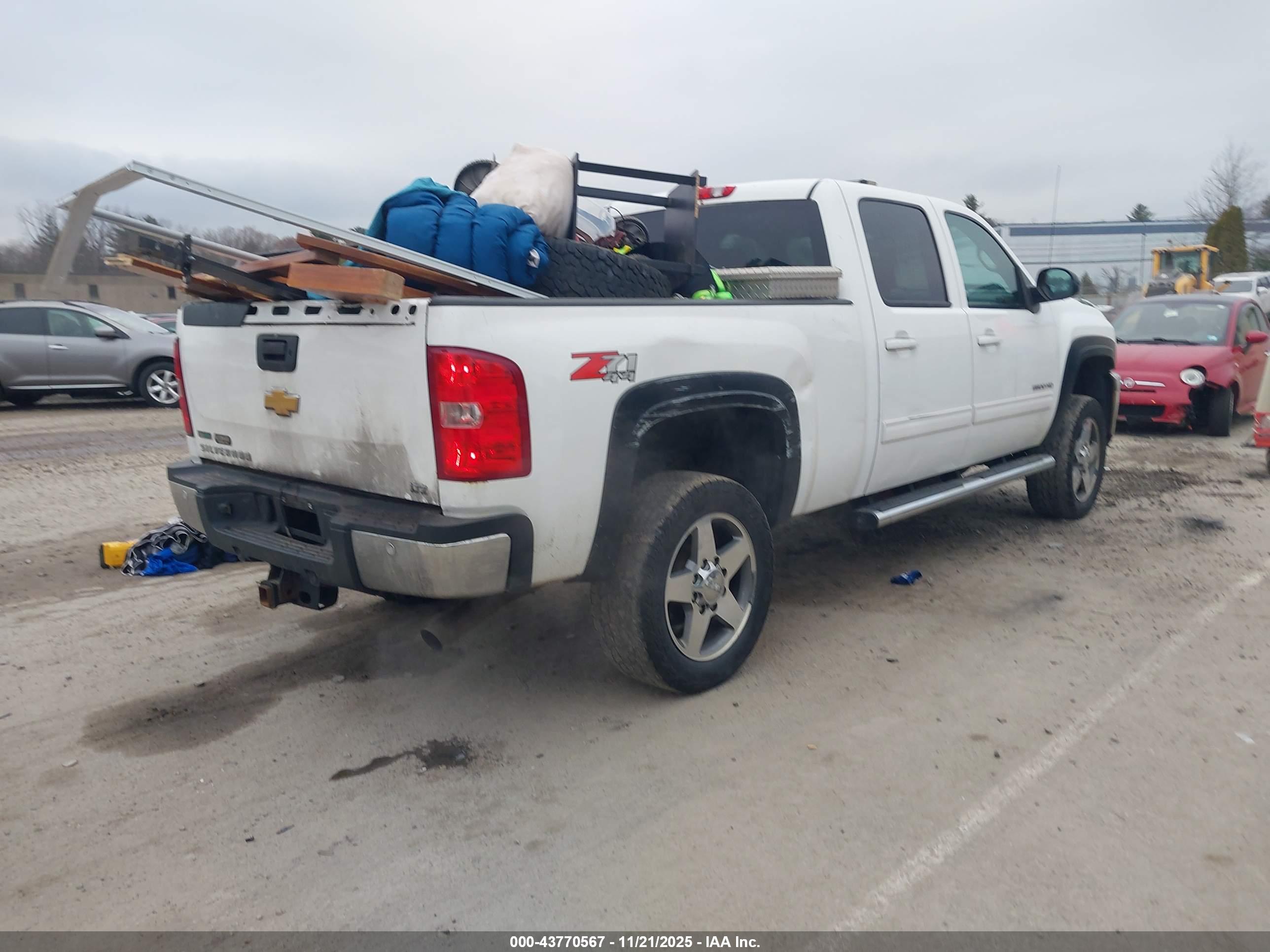 CHEVROLET SILVERADO image 4