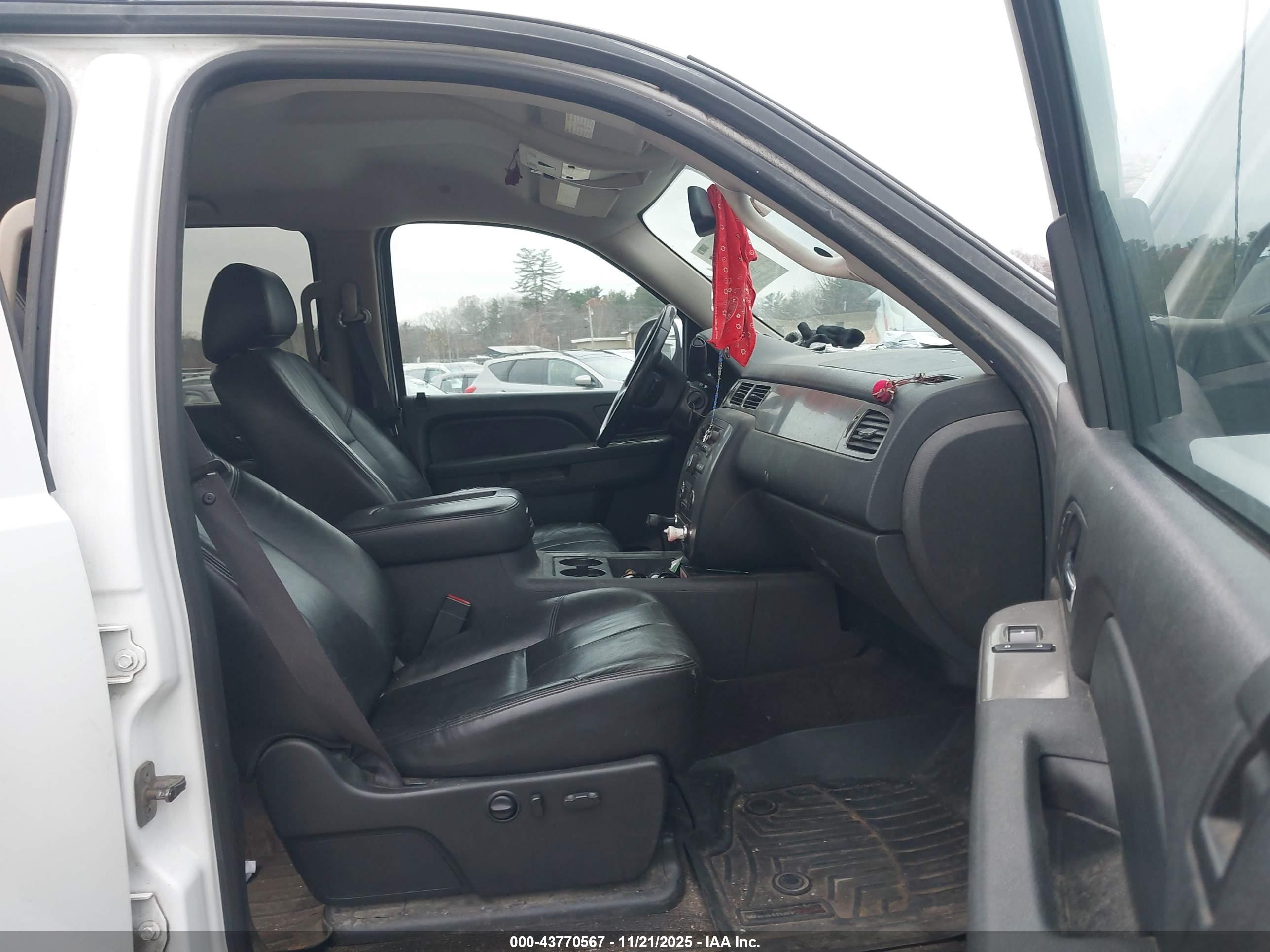CHEVROLET SILVERADO image 5