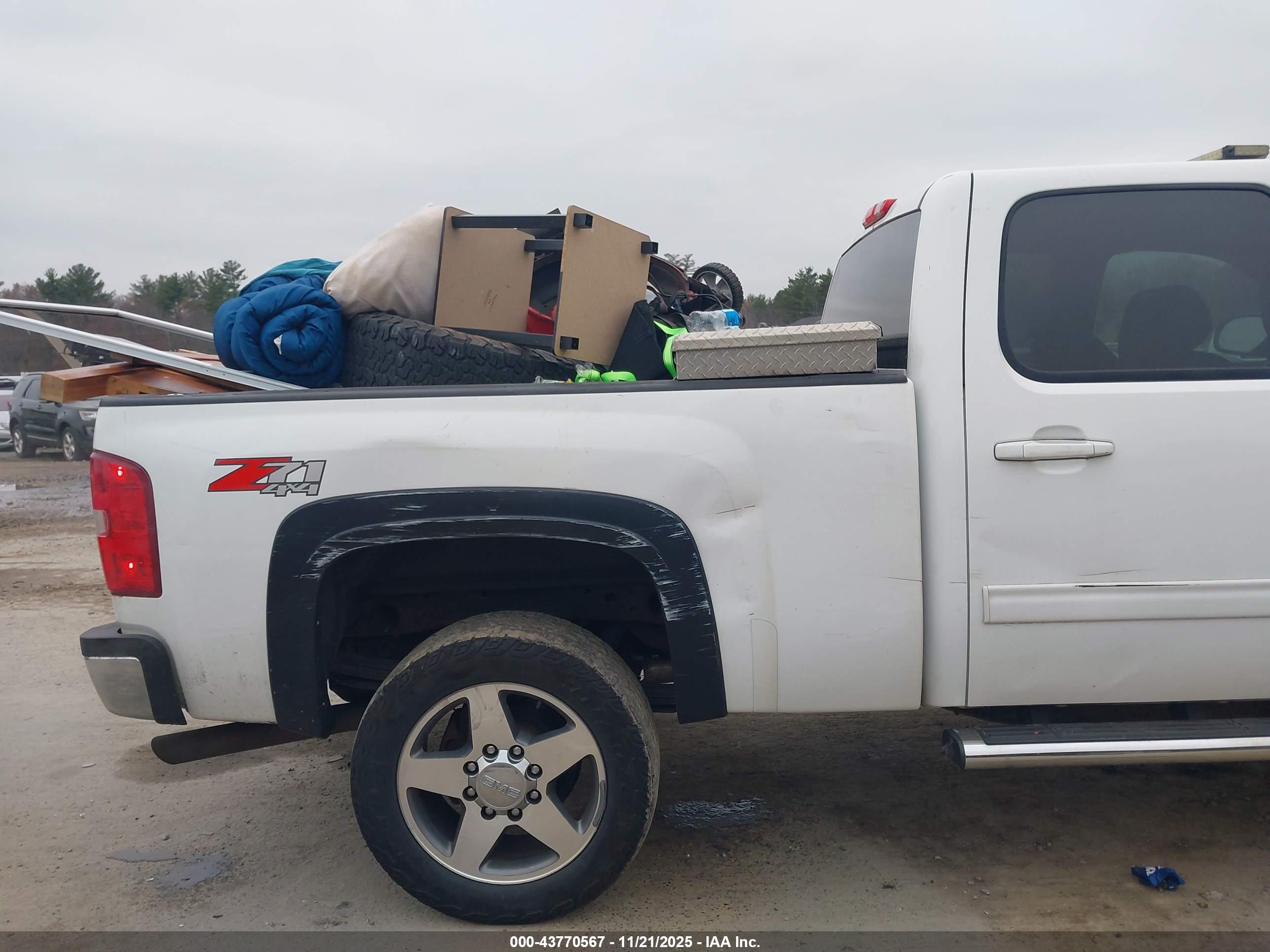 CHEVROLET SILVERADO image 6