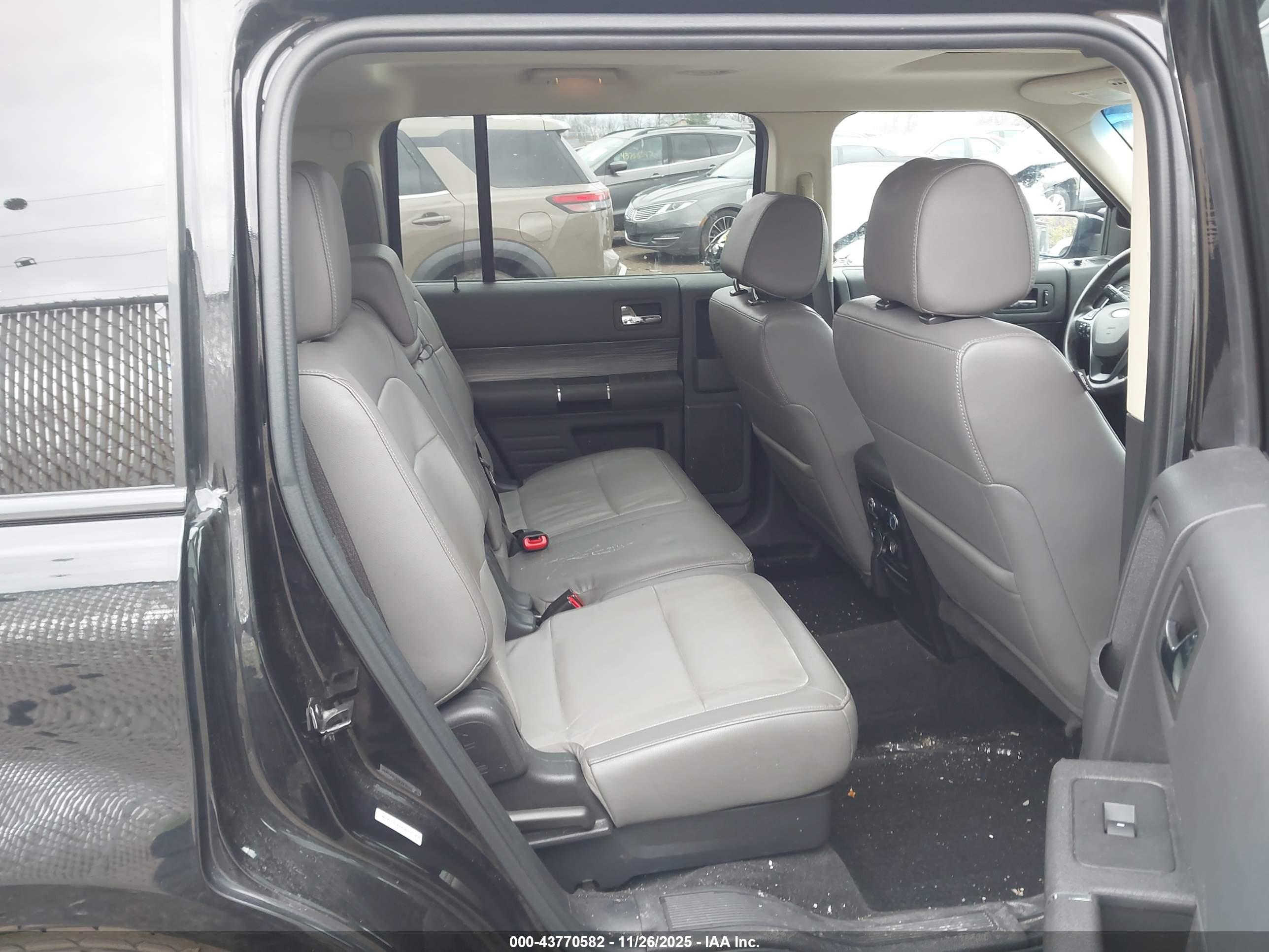 FORD FLEX image 8