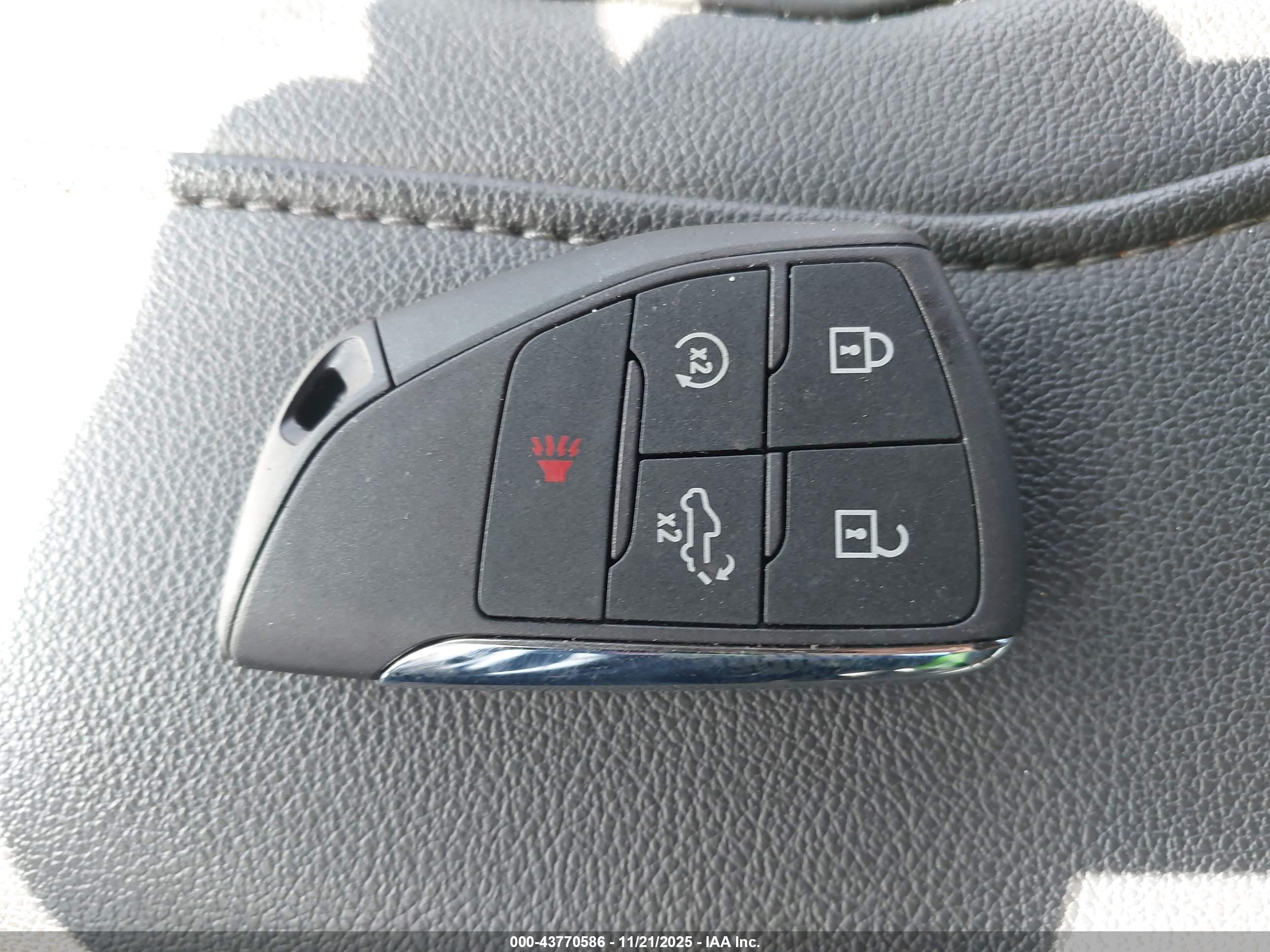 CHEVROLET SILVERADO image 11
