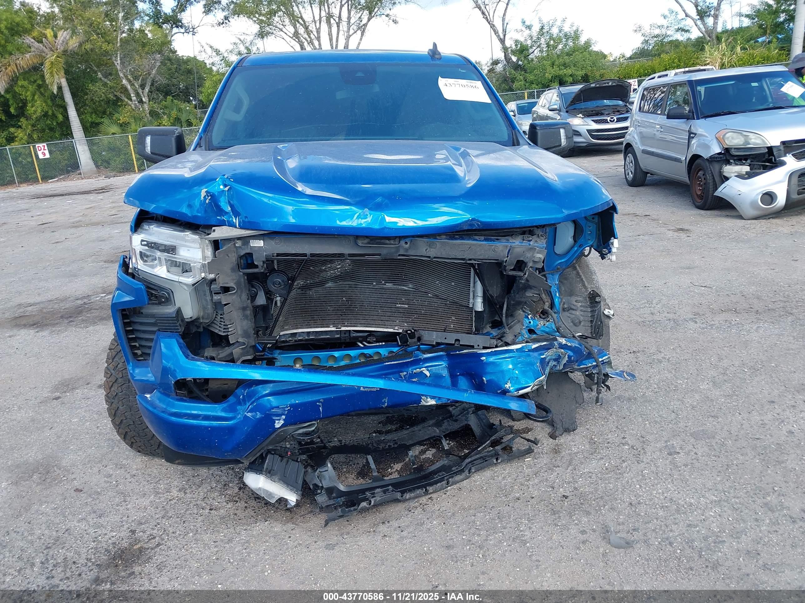 CHEVROLET SILVERADO image 6