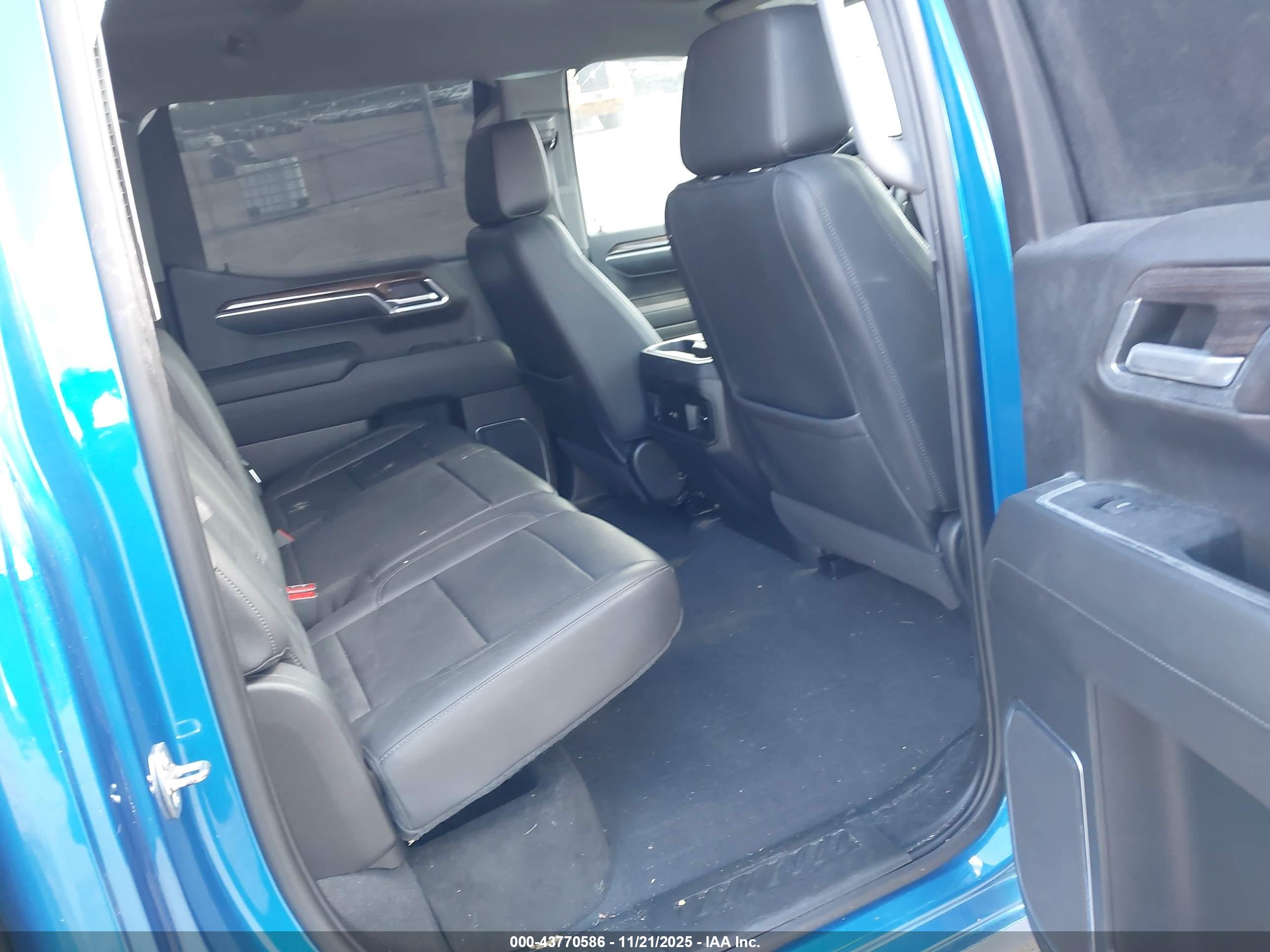 CHEVROLET SILVERADO image 8