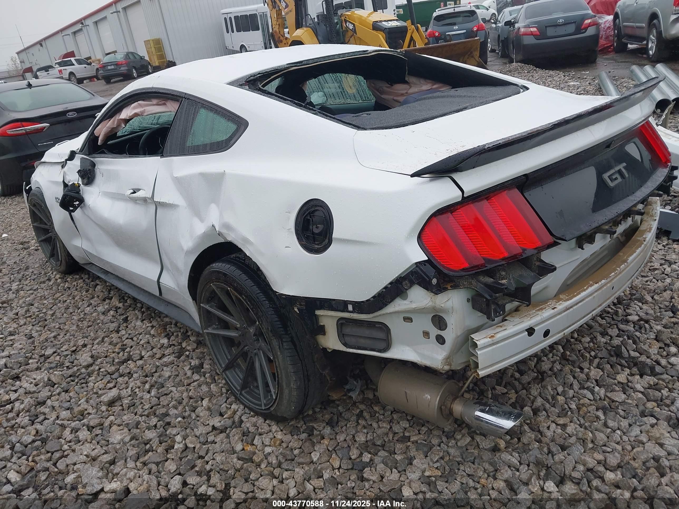 FORD MUSTANG image 3