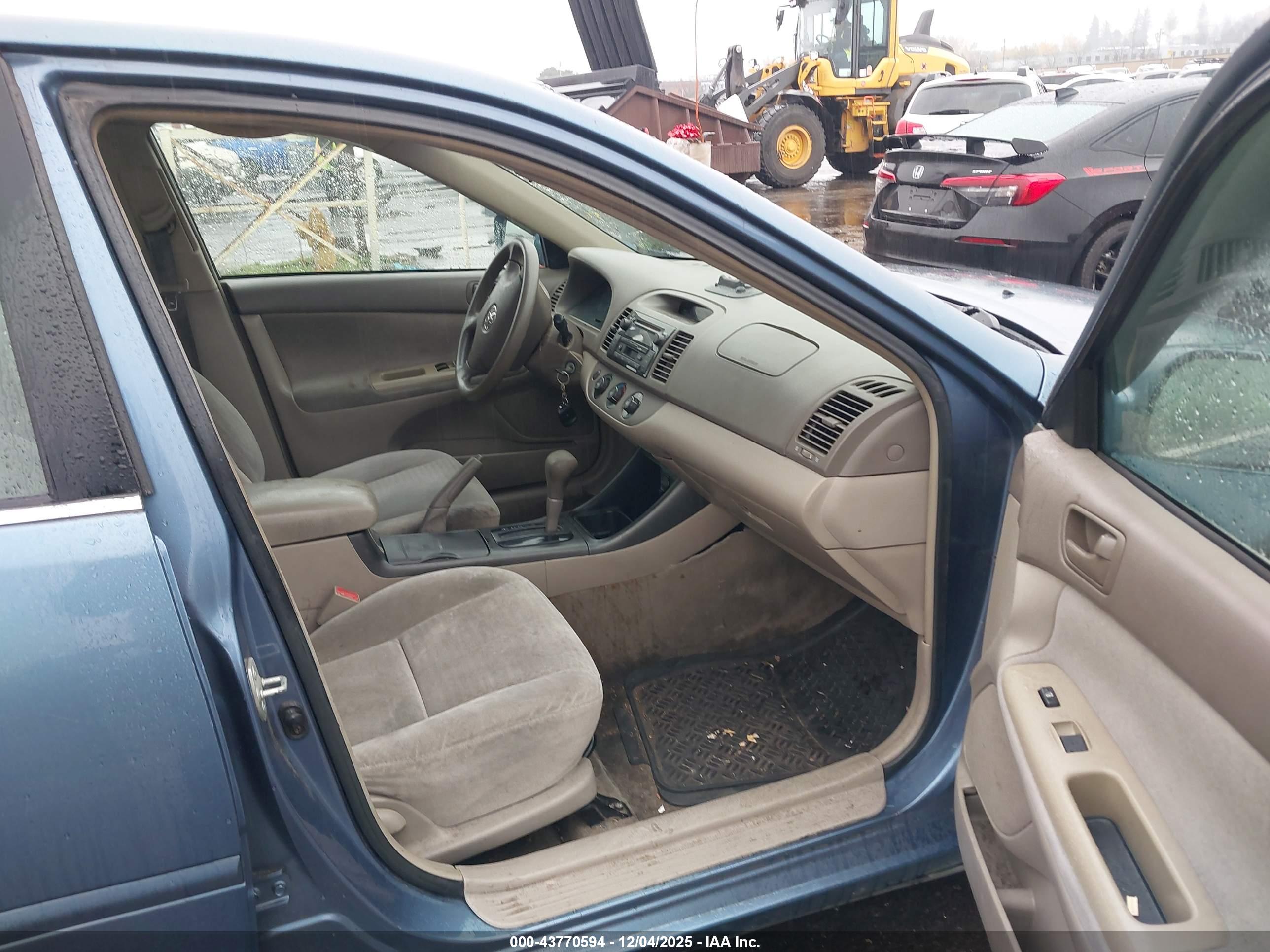 TOYOTA CAMRY image 5