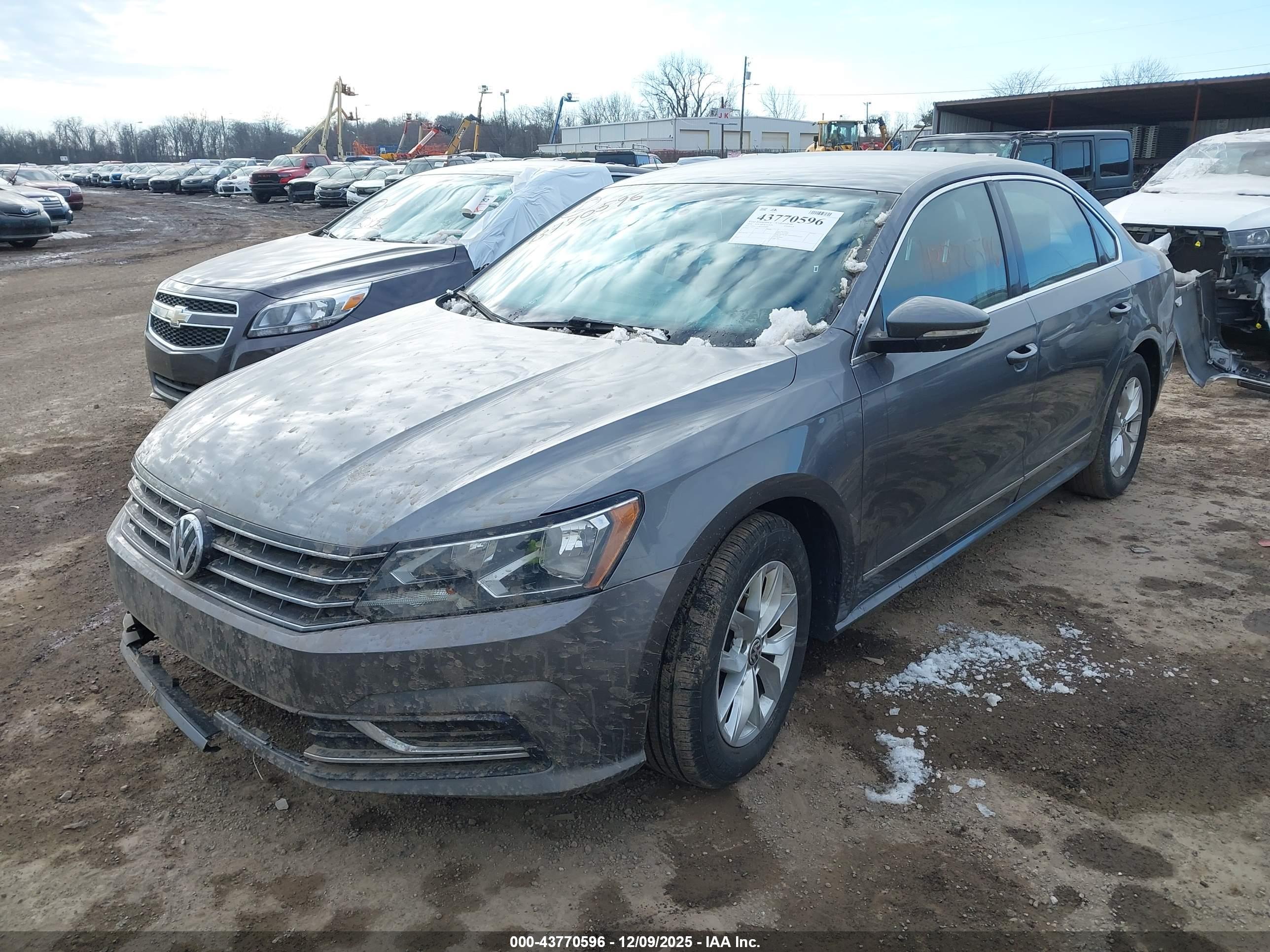VOLKSWAGEN PASSAT image 2