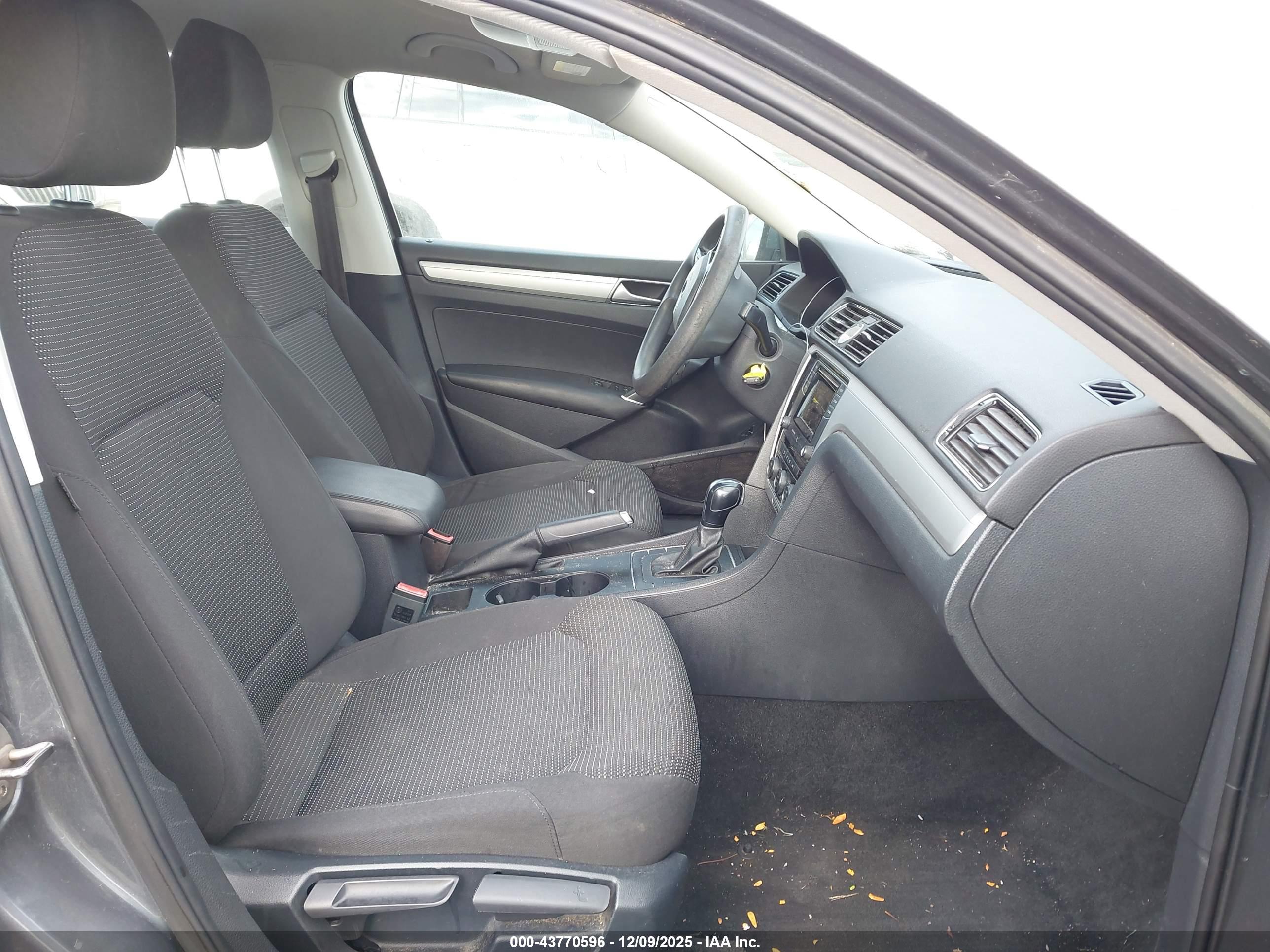 VOLKSWAGEN PASSAT image 5
