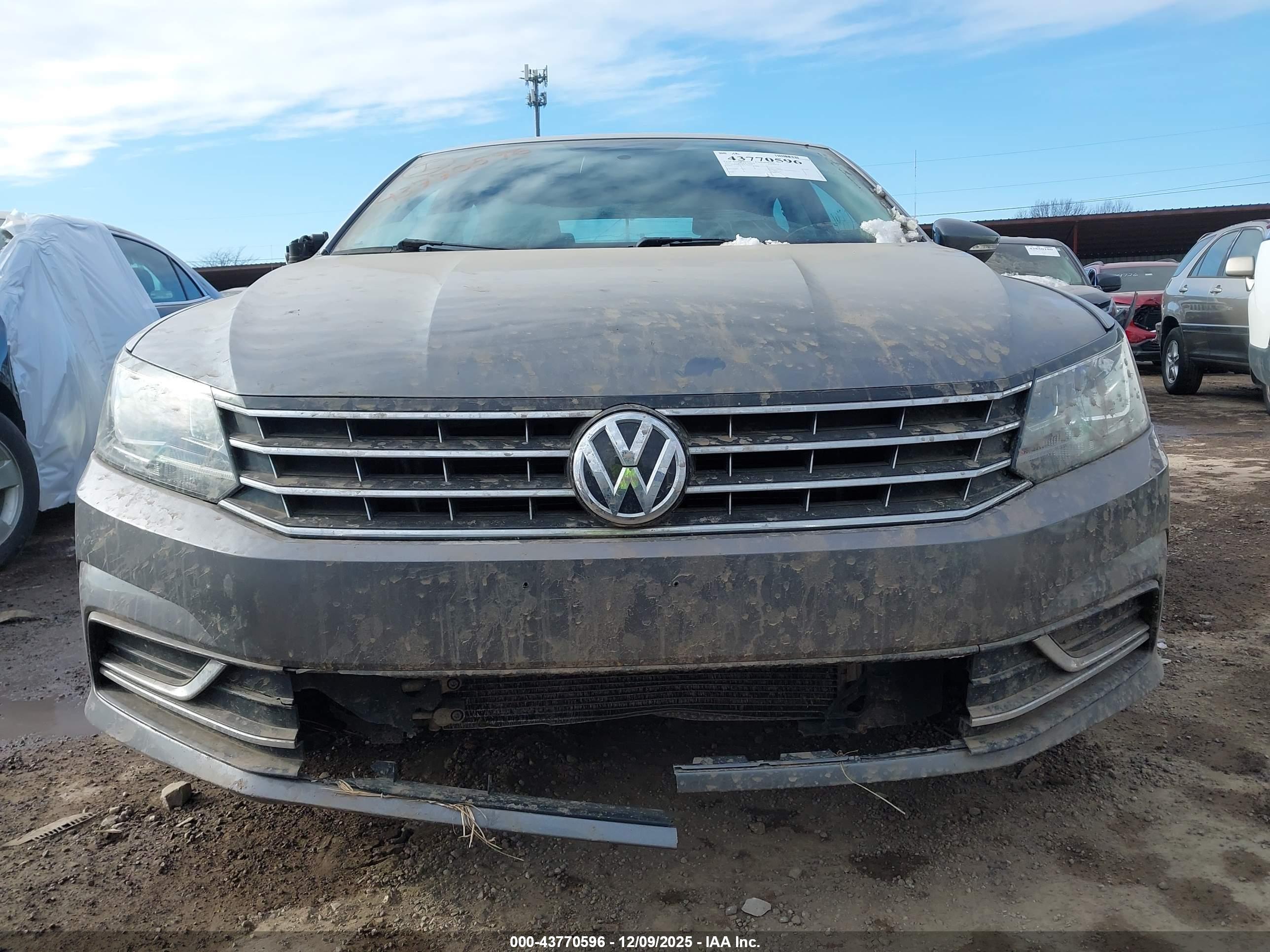 VOLKSWAGEN PASSAT image 6