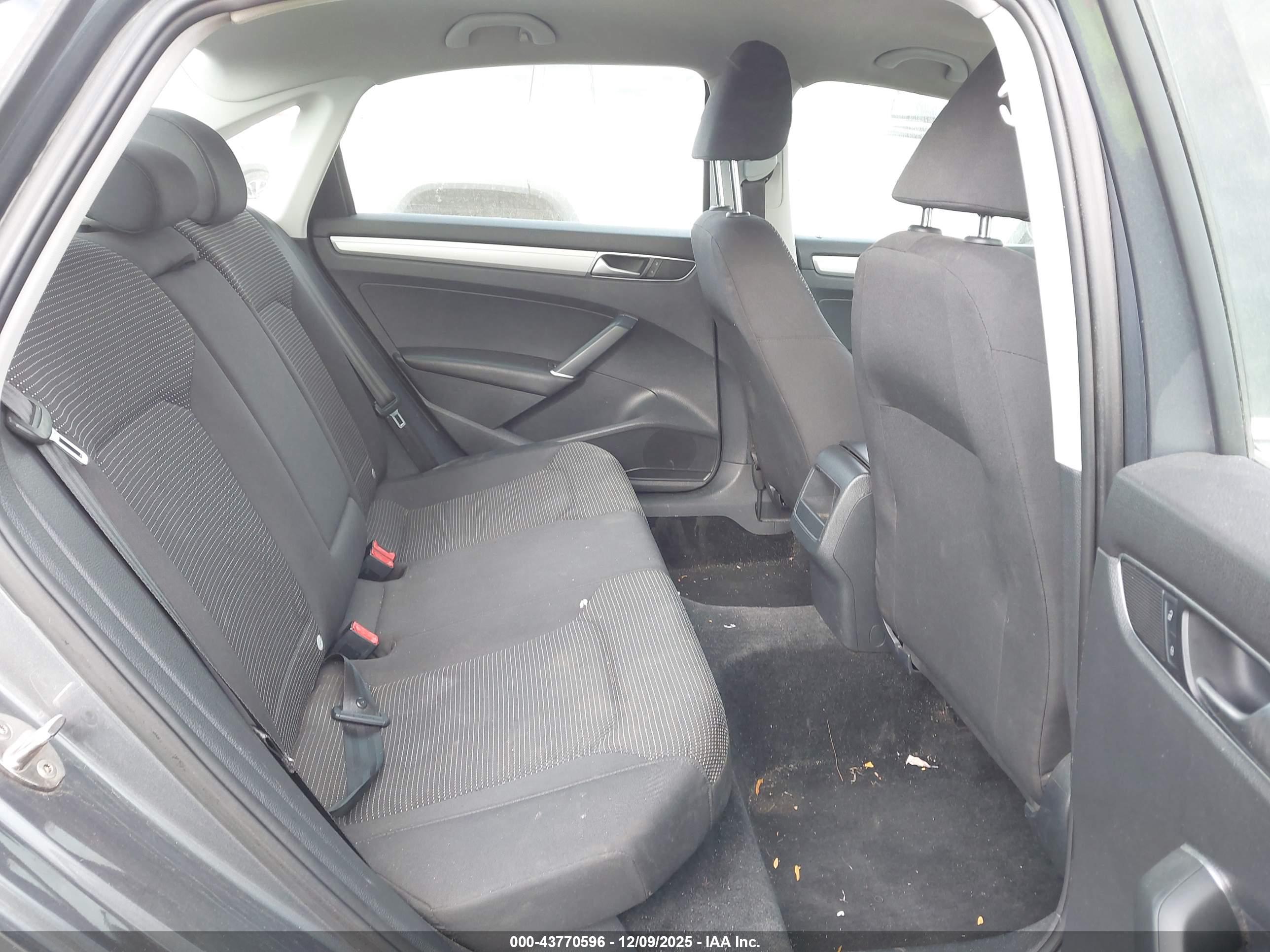 VOLKSWAGEN PASSAT image 8