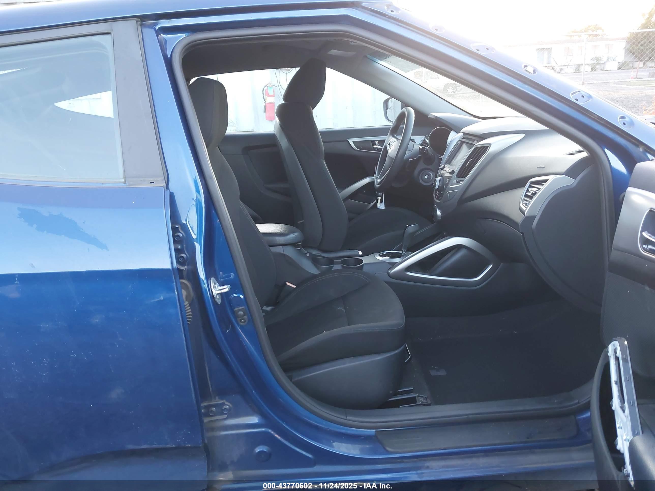 HYUNDAI VELOSTER image 5