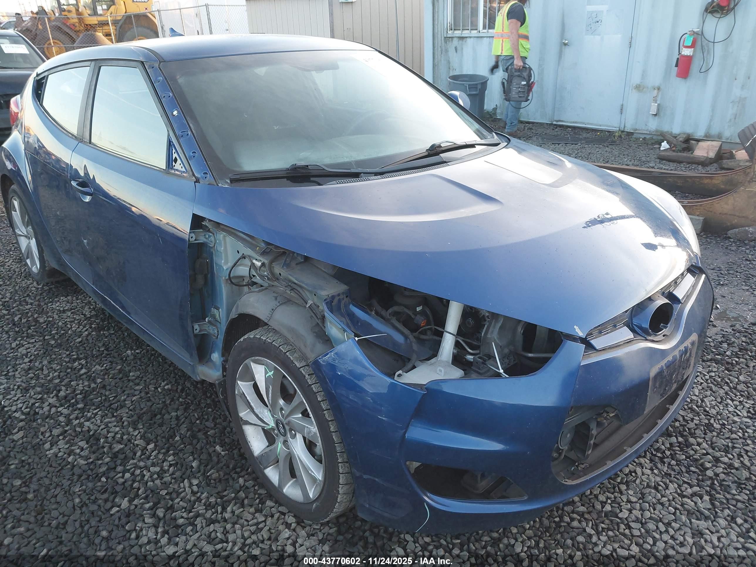 HYUNDAI VELOSTER image 6