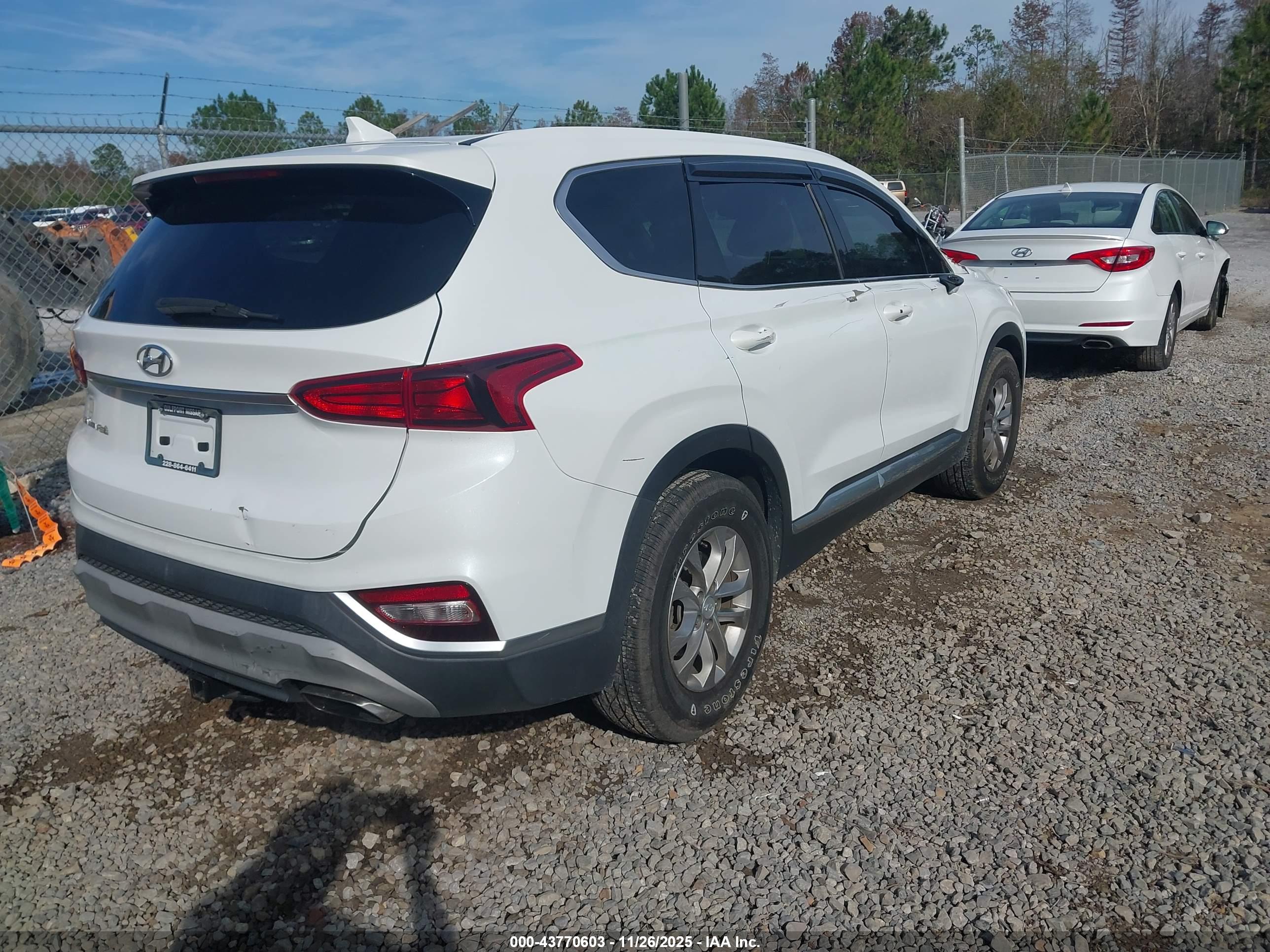 HYUNDAI SANTA image 4