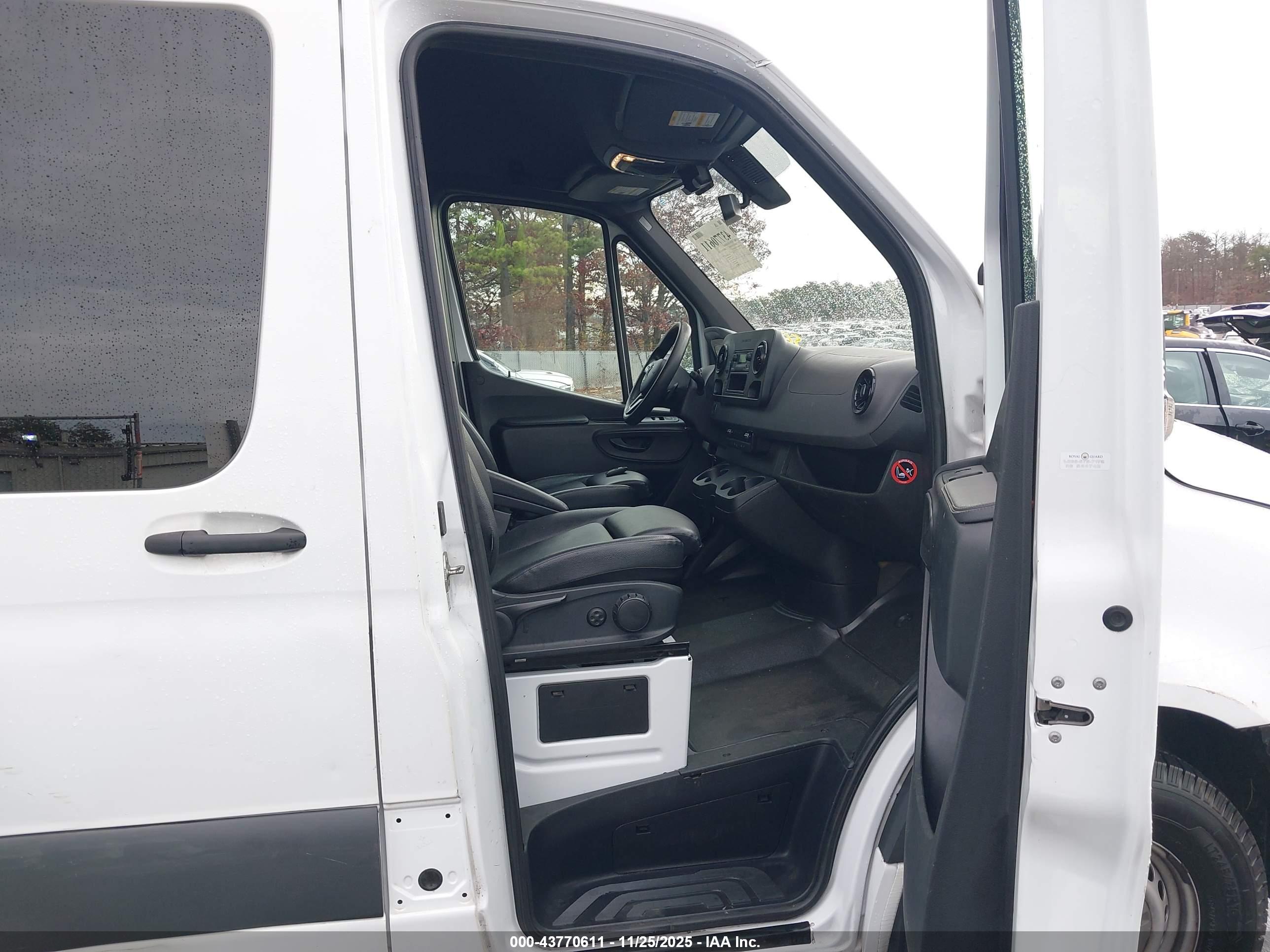 MERCEDES-BENZ SPRINTER image 5