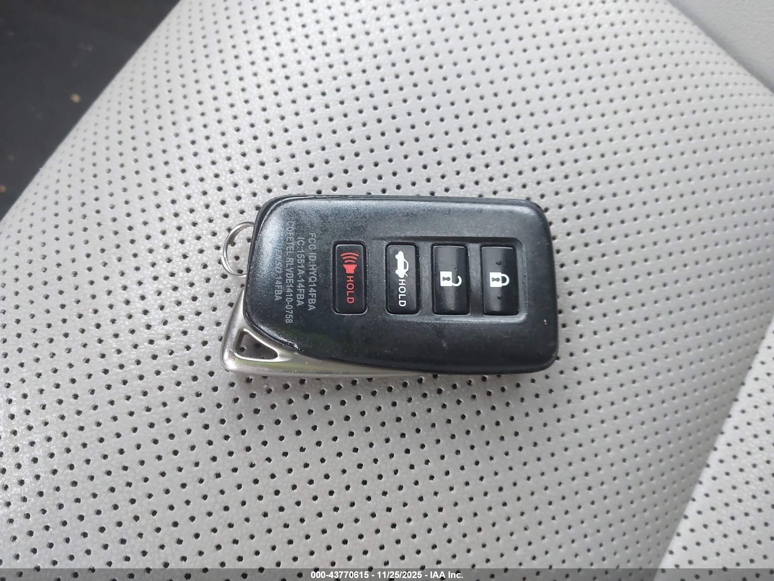 LEXUS ES image 11