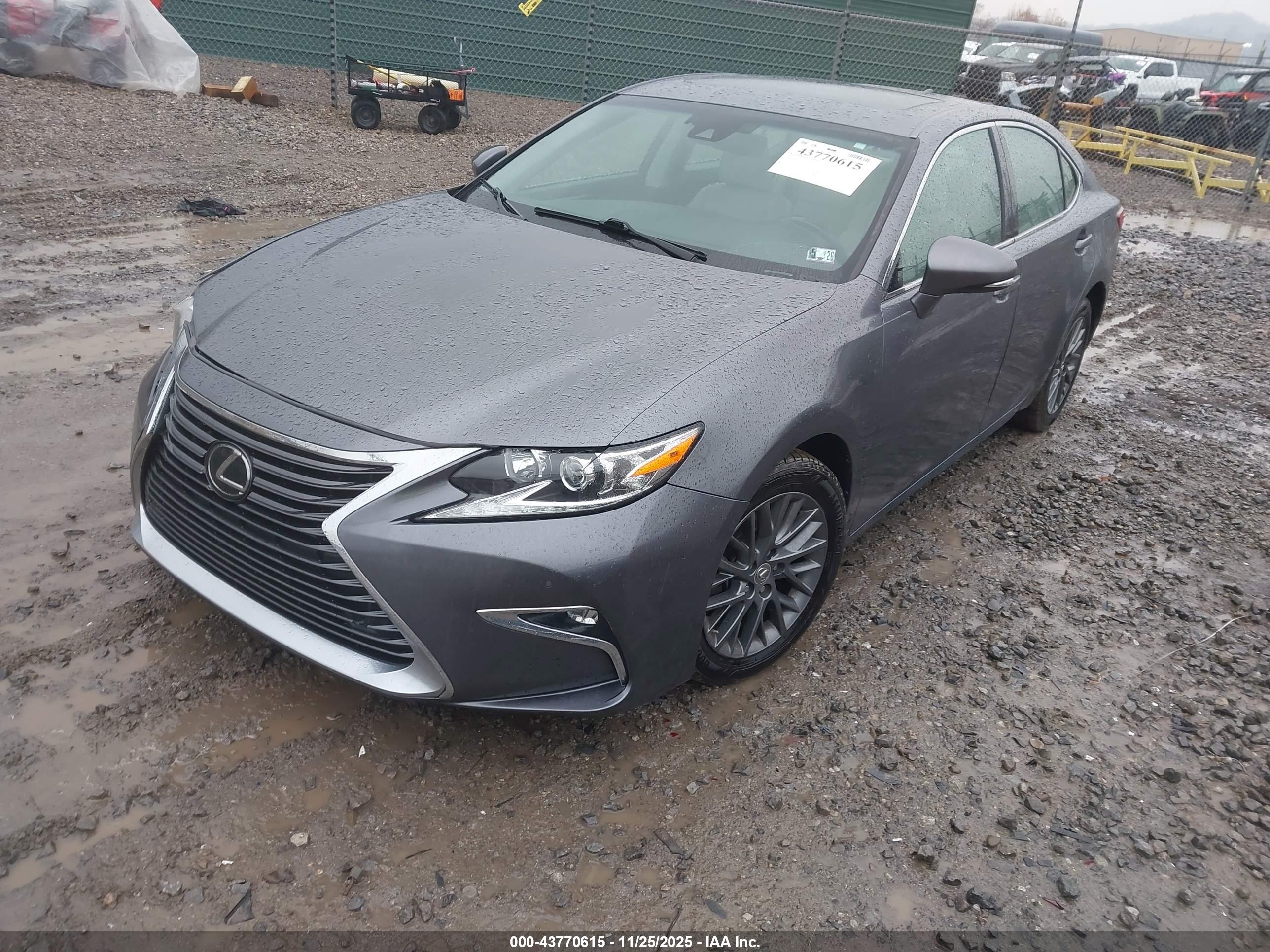 LEXUS ES image 2