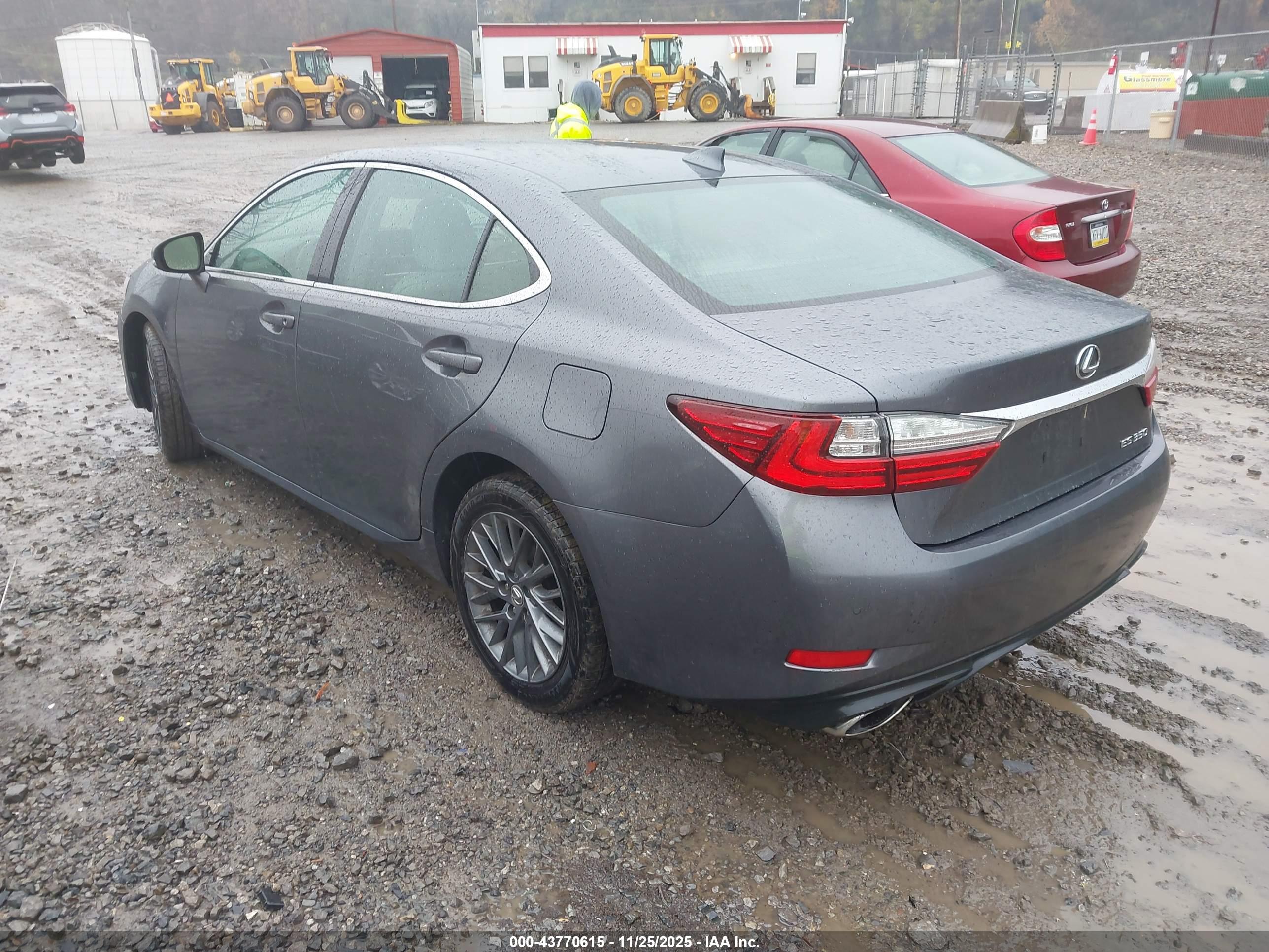LEXUS ES image 3