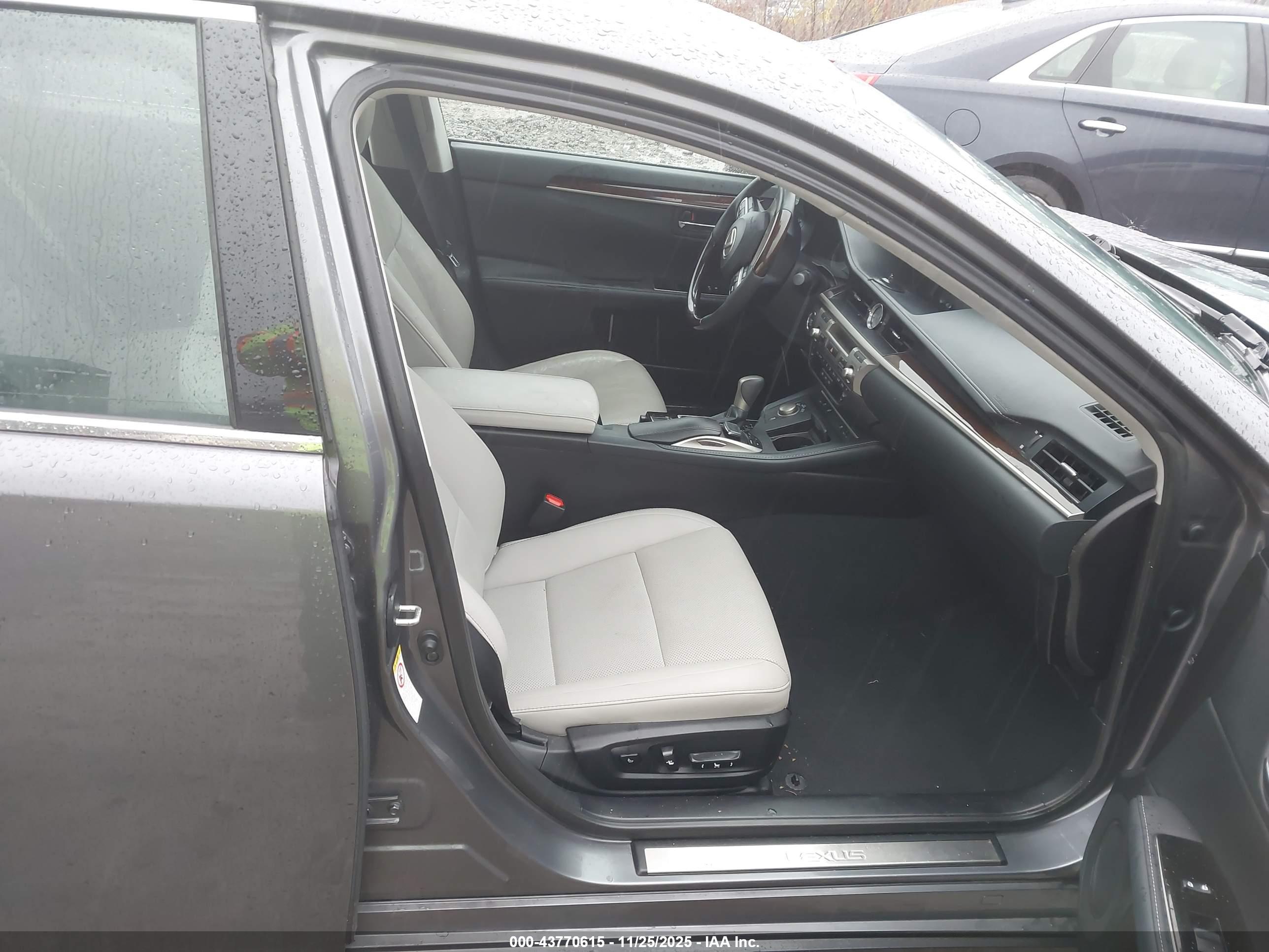 LEXUS ES image 5
