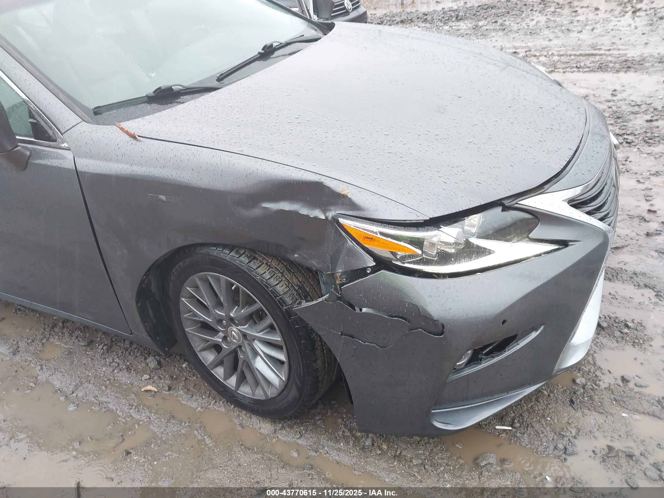 LEXUS ES image 6