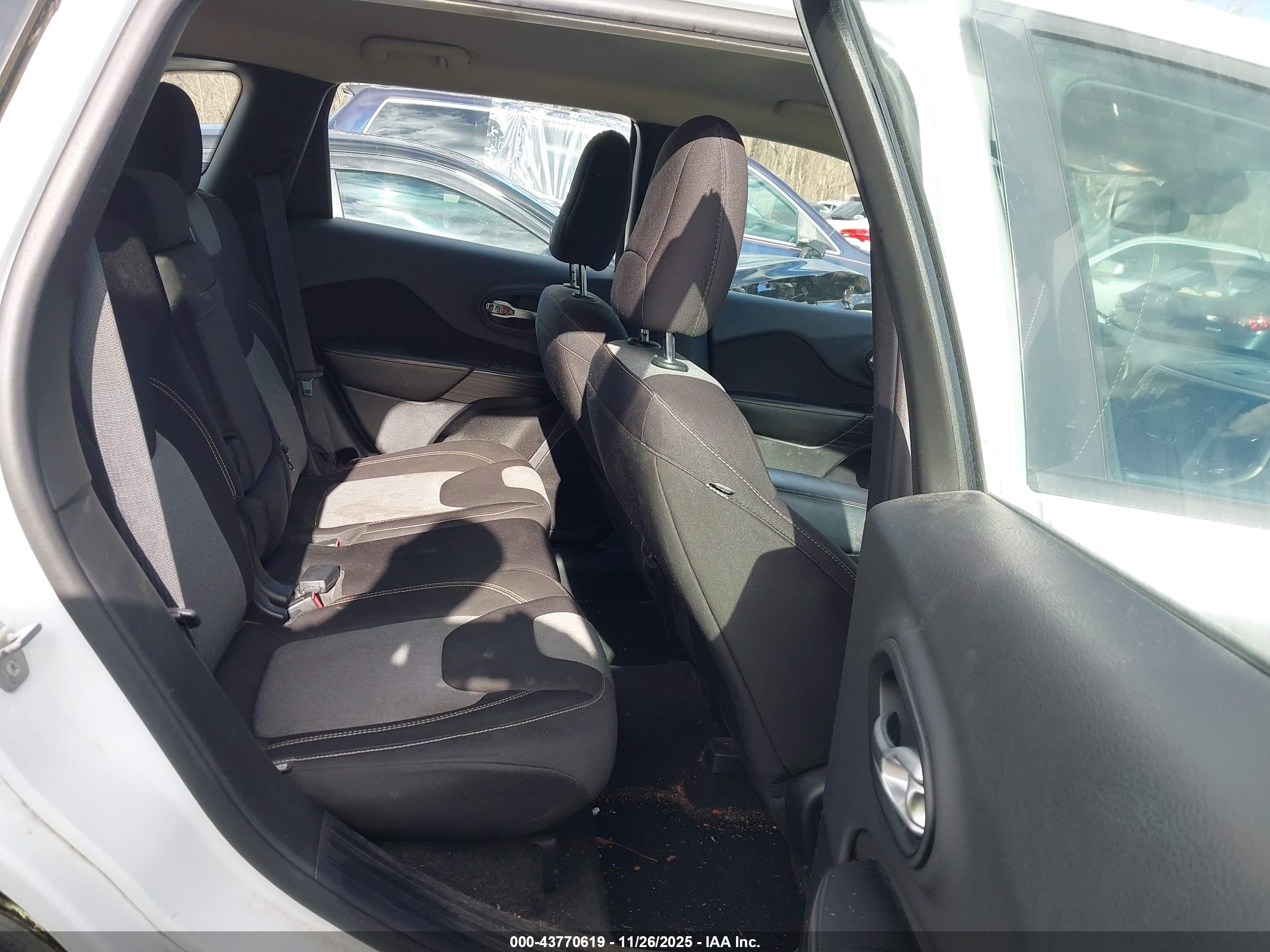 JEEP CHEROKEE image 8