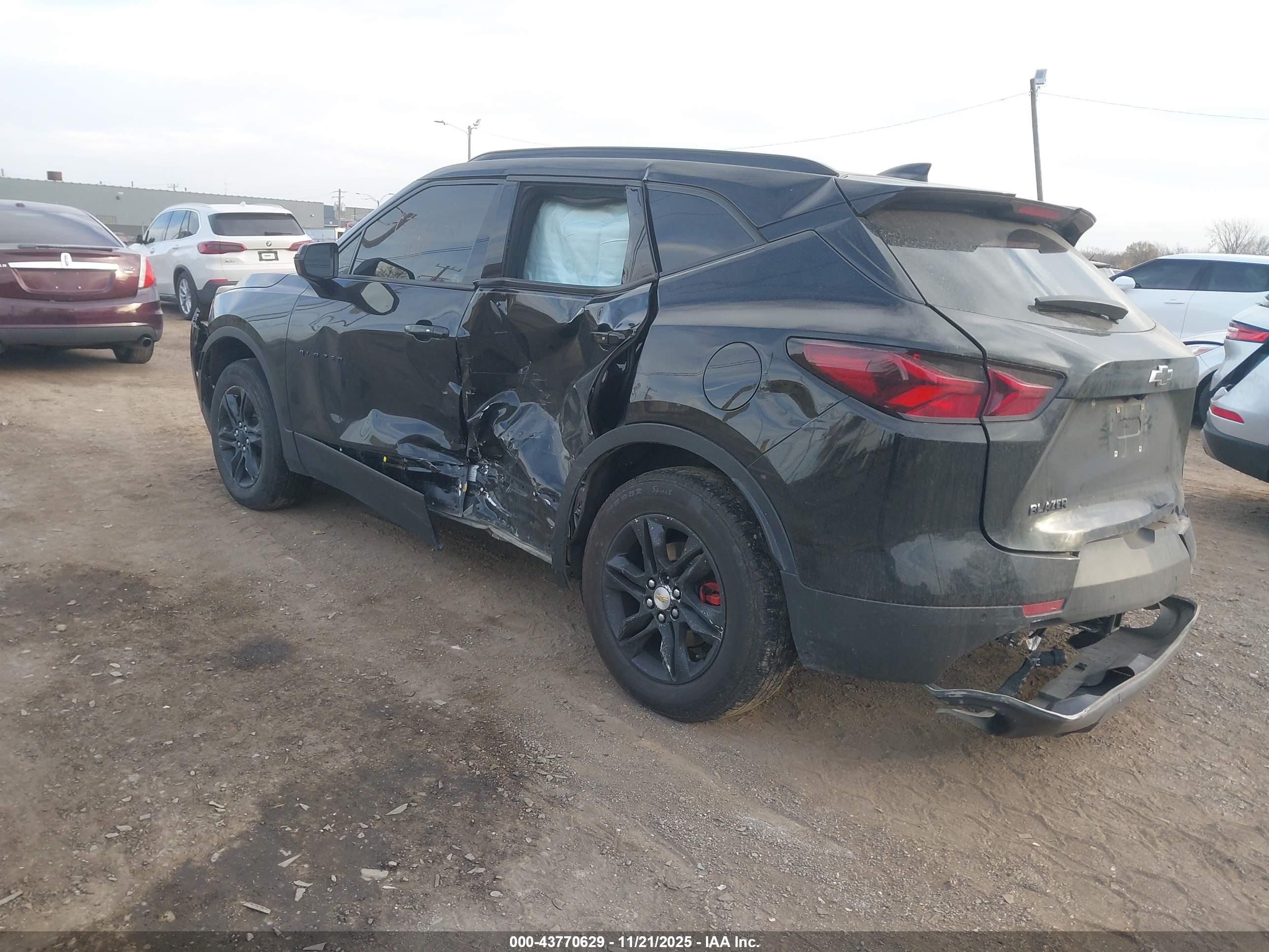 CHEVROLET BLAZER image 3