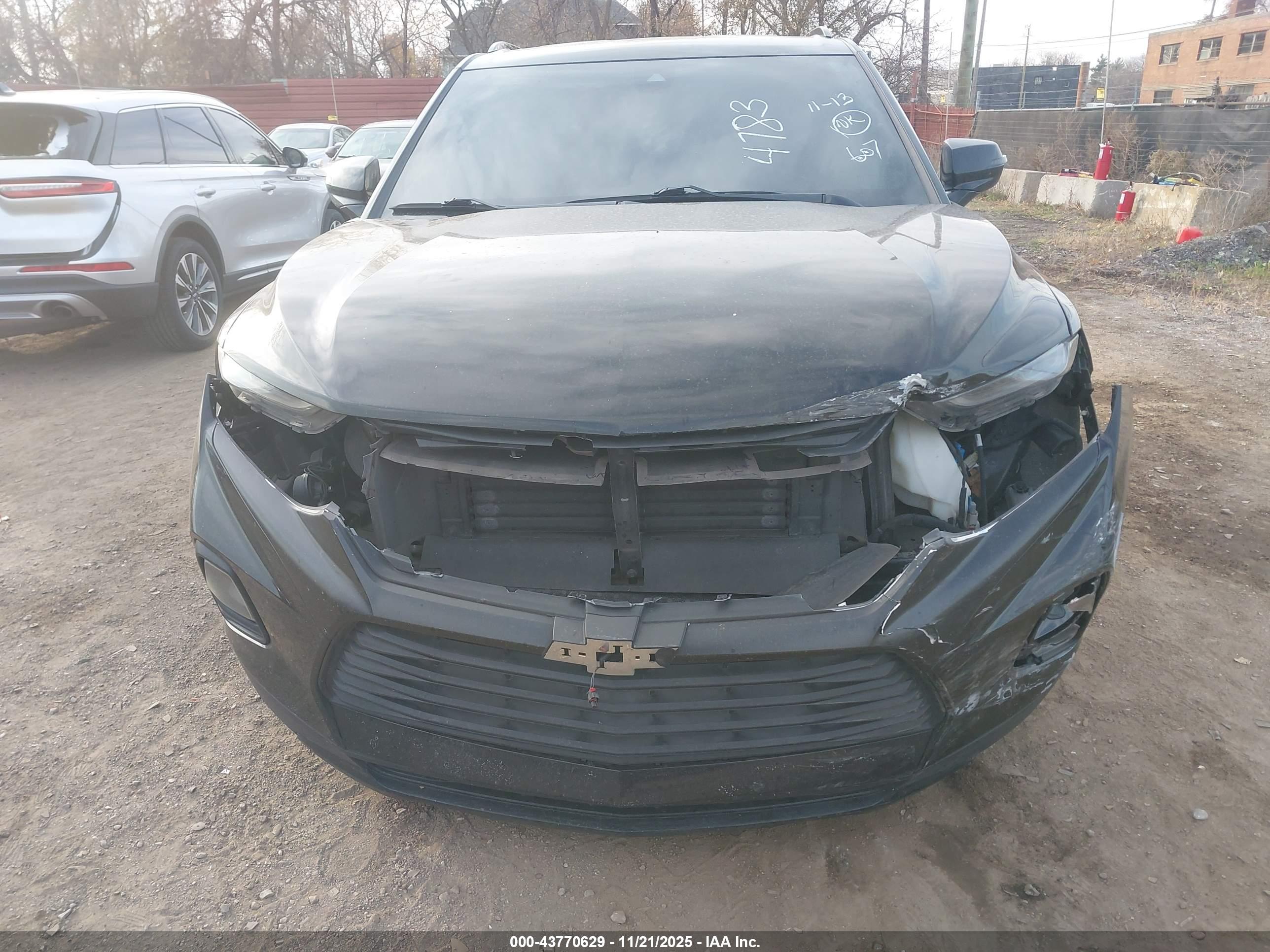 CHEVROLET BLAZER image 6