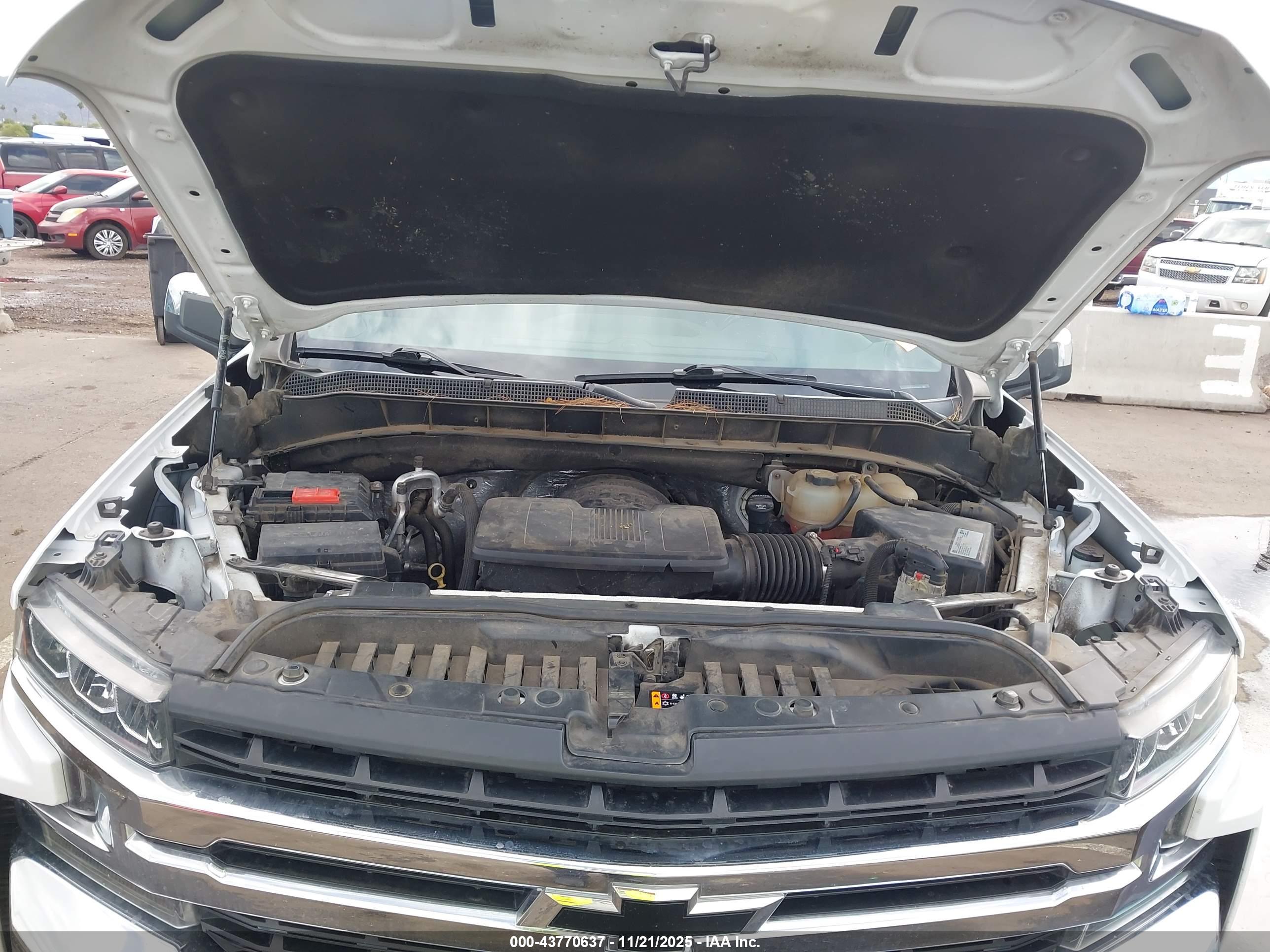 CHEVROLET SILVERADO image 10