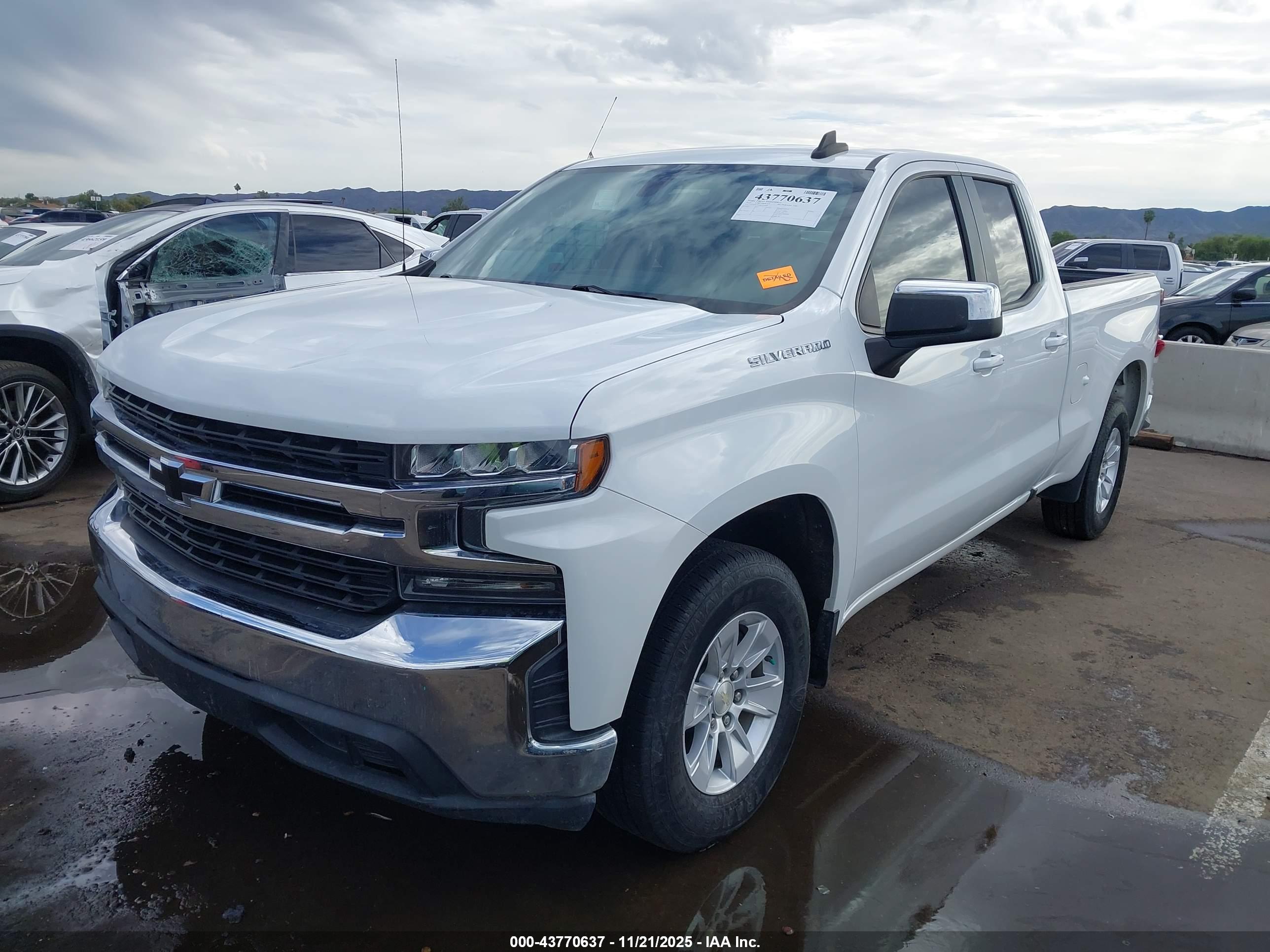 CHEVROLET SILVERADO image 2