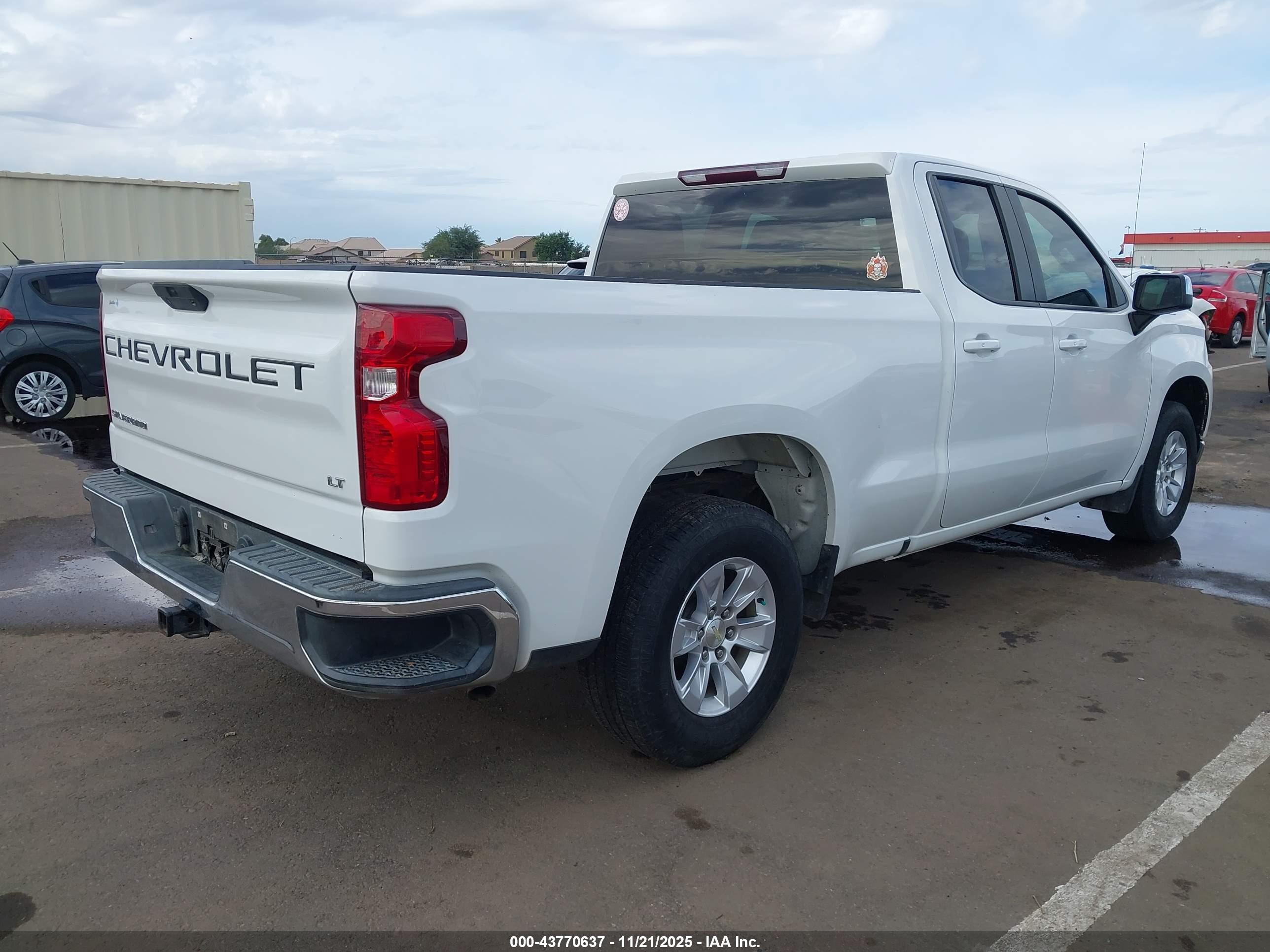 CHEVROLET SILVERADO image 4