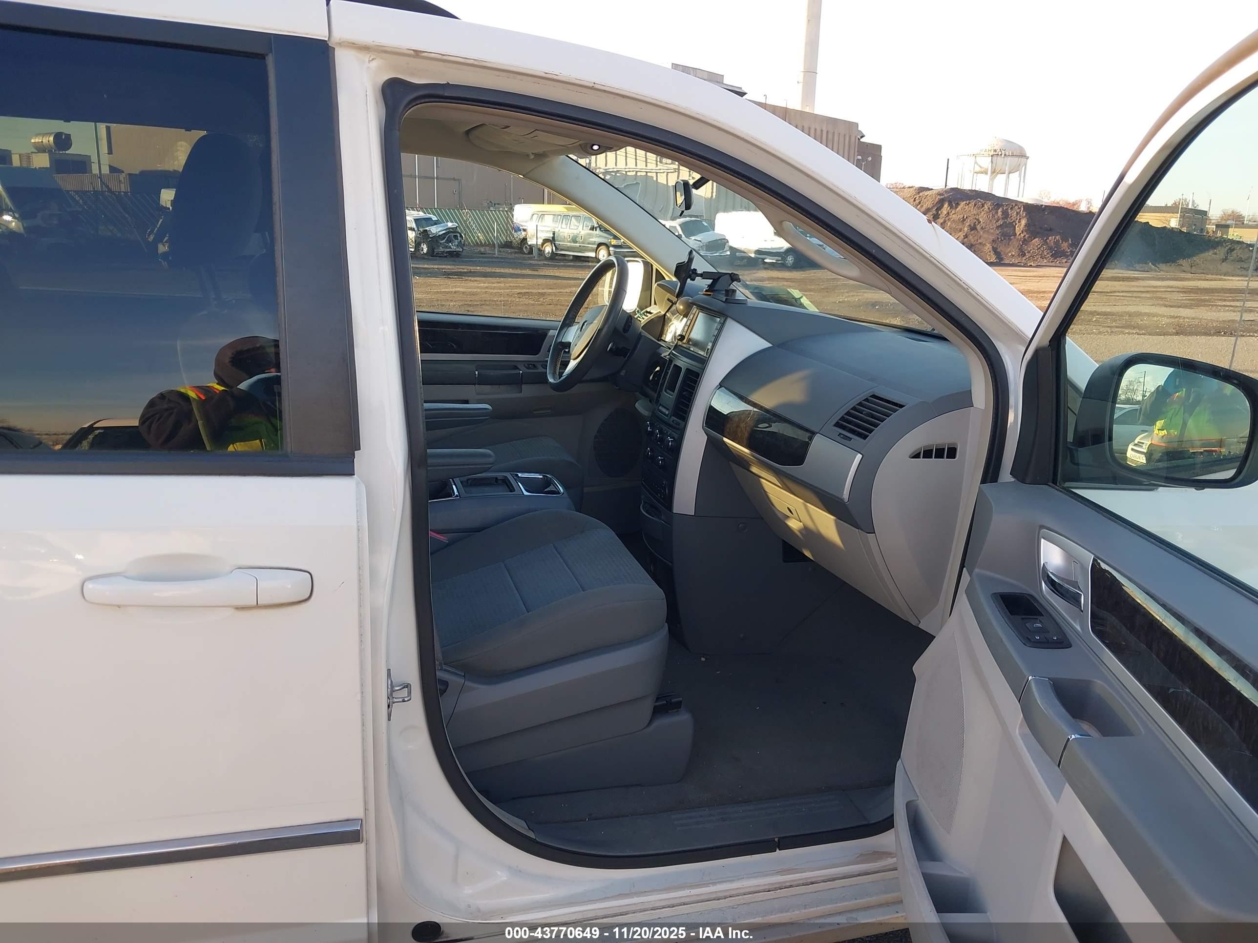 DODGE GRAND image 5