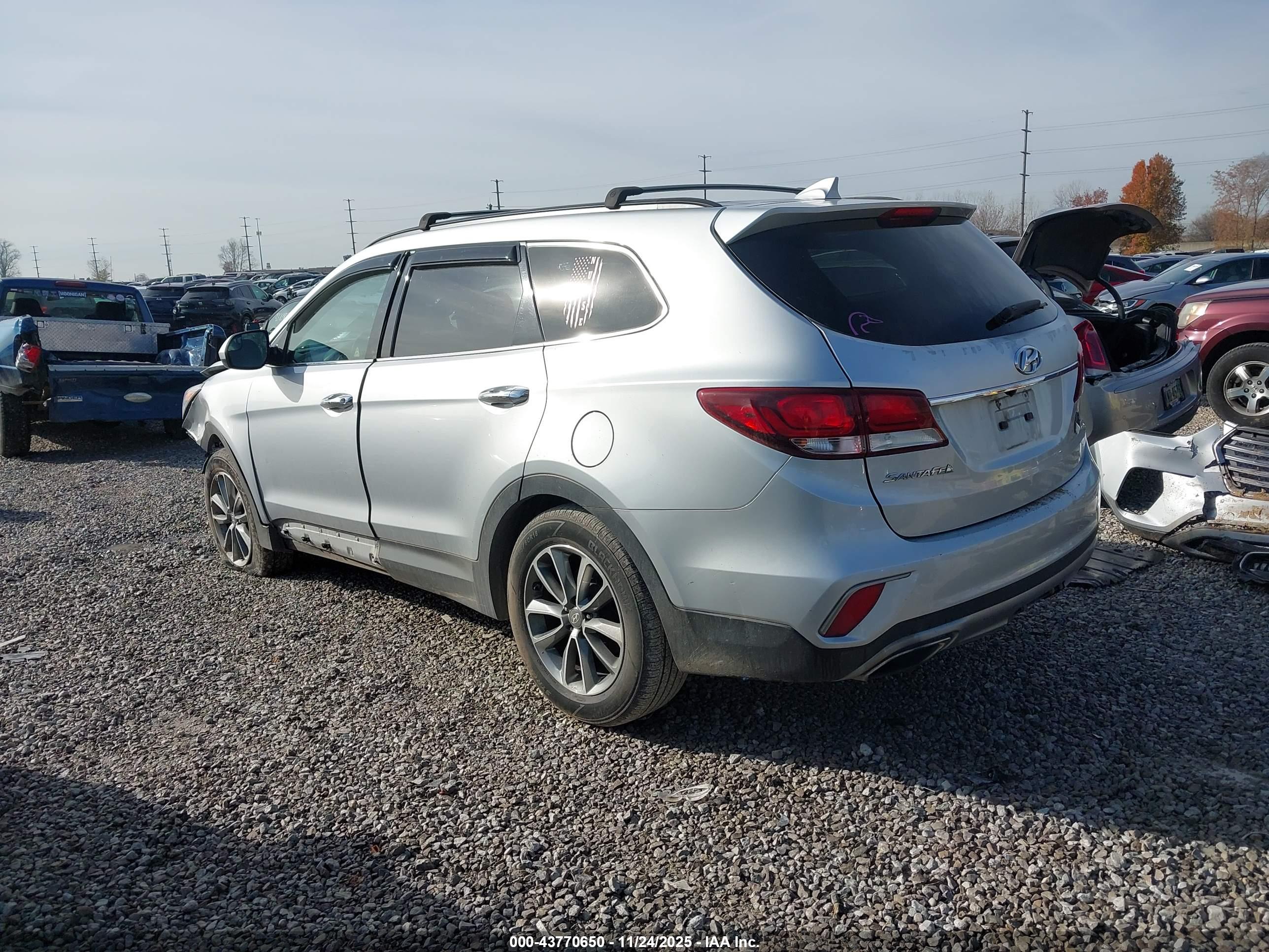 HYUNDAI SANTA image 3