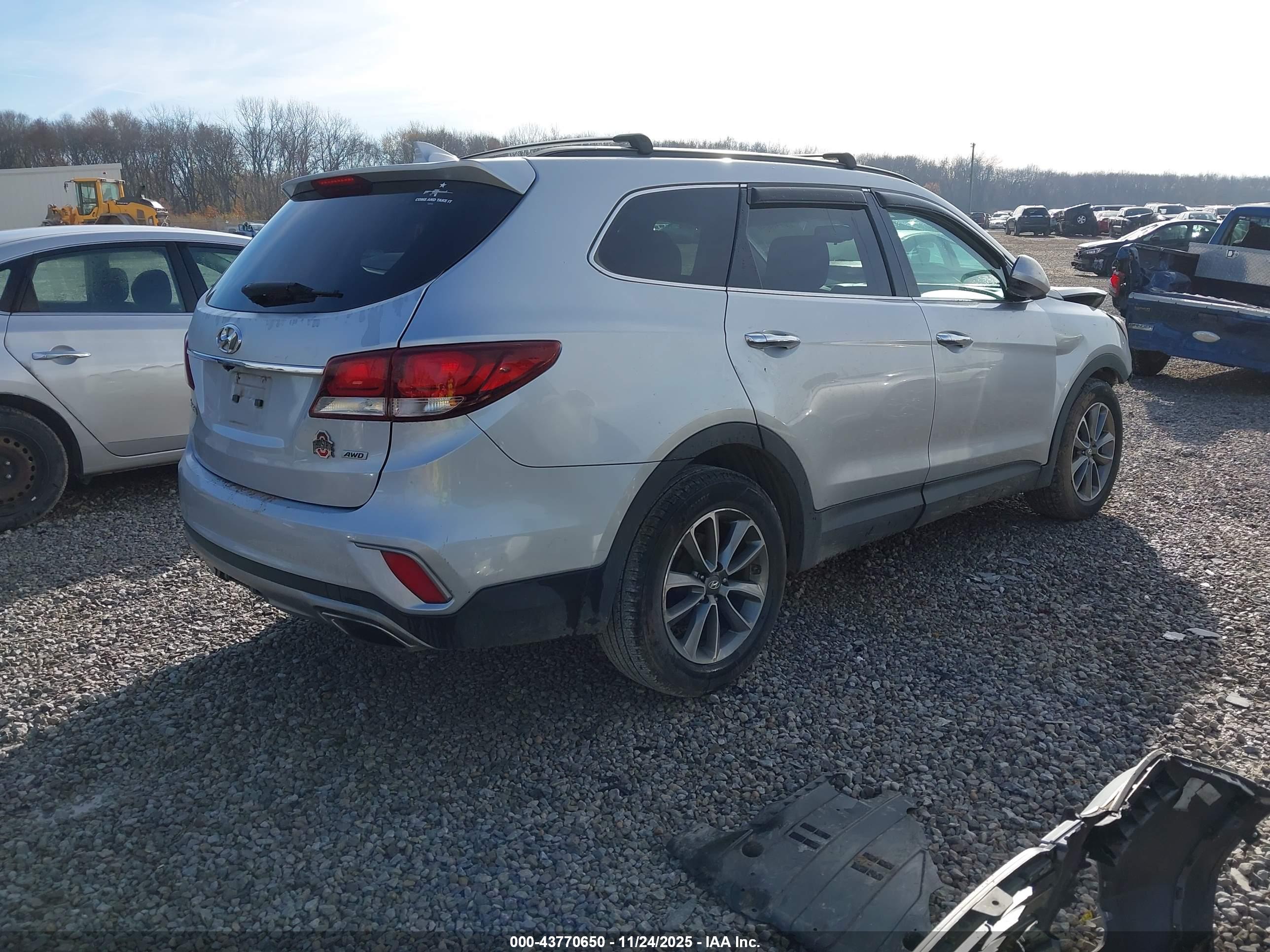 HYUNDAI SANTA image 4