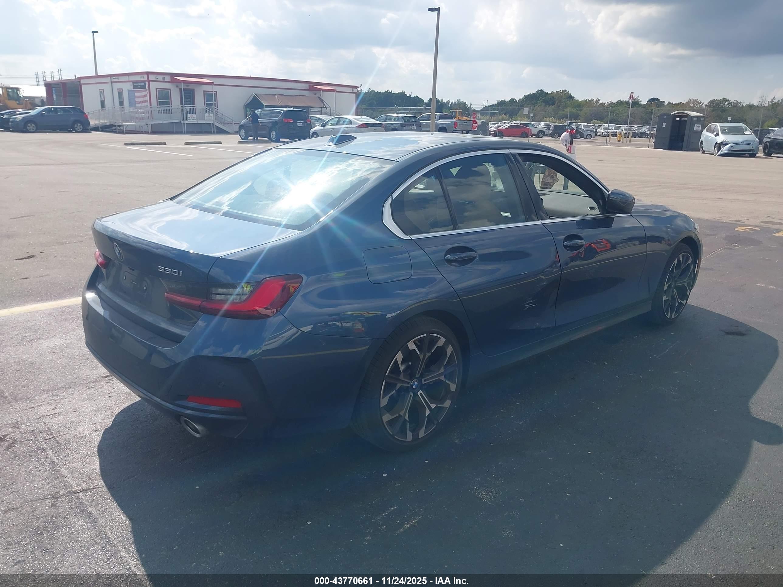 BMW 330I image 4