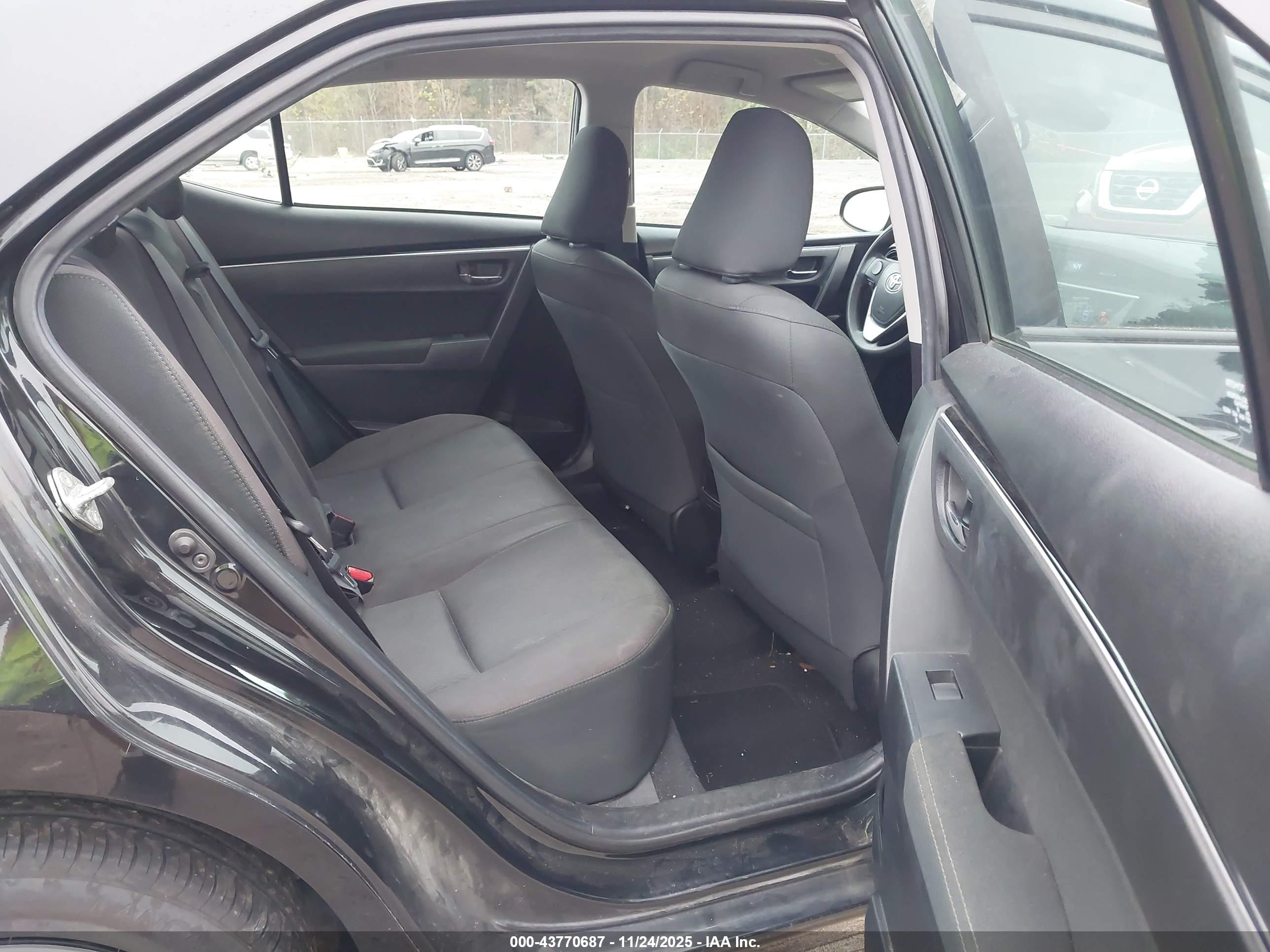 TOYOTA COROLLA image 8