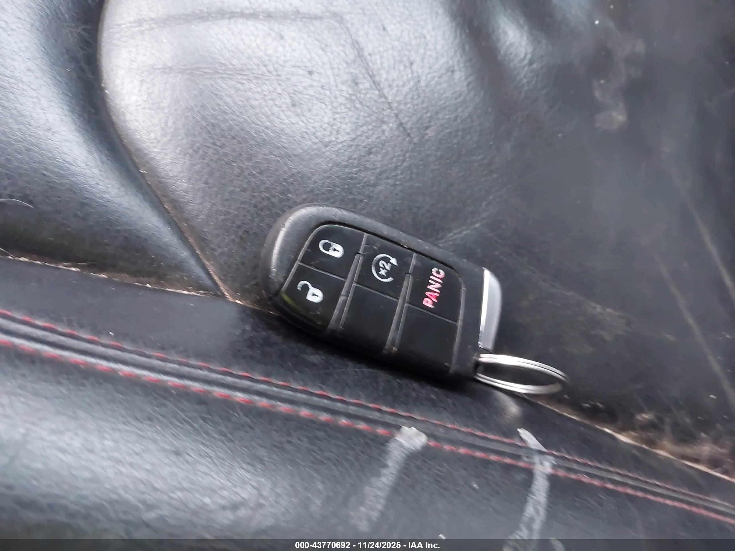 JEEP RENEGADE image 11